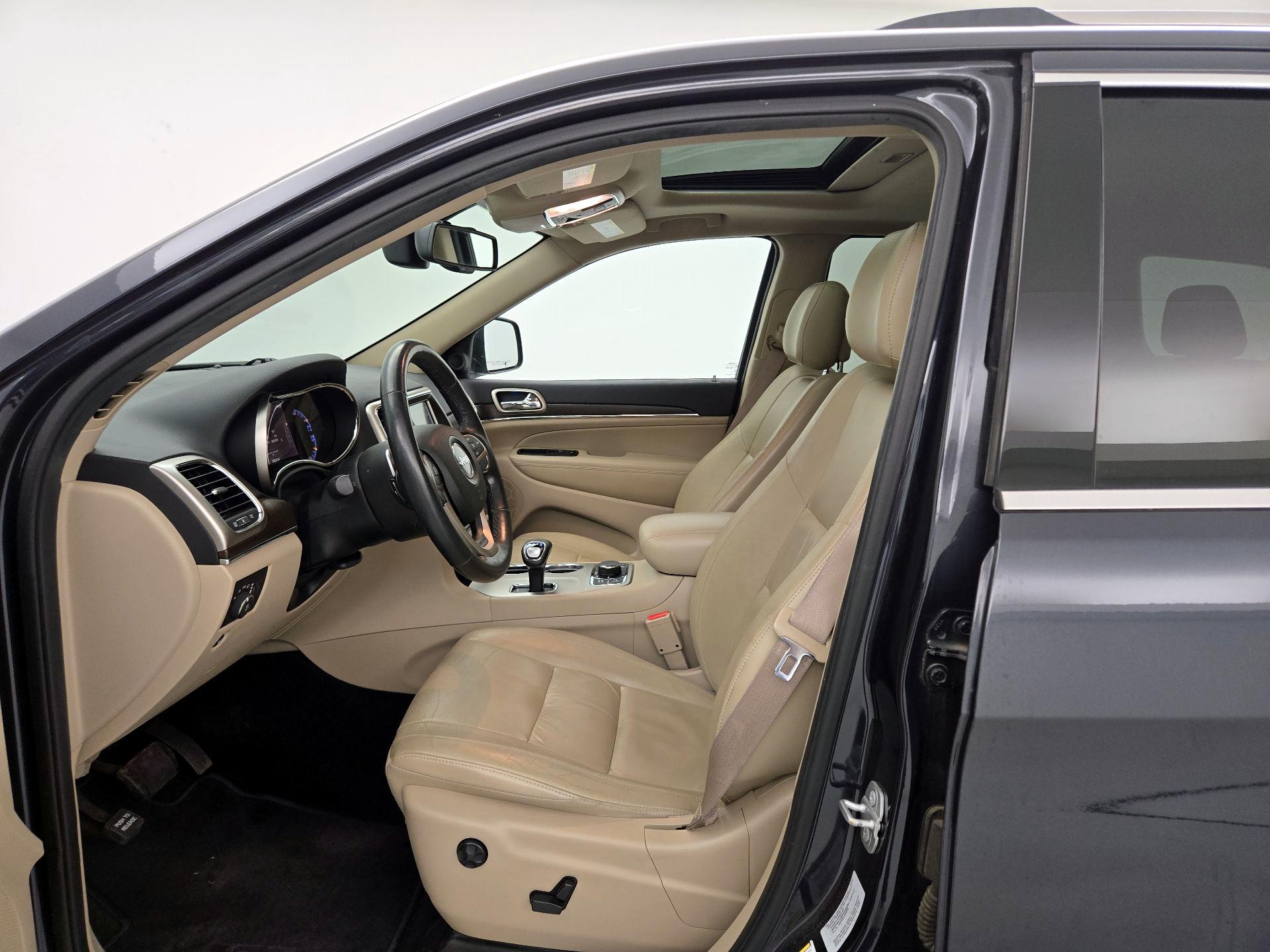 Thumbnail: 2015 Jeep Grand Cherokee - 11