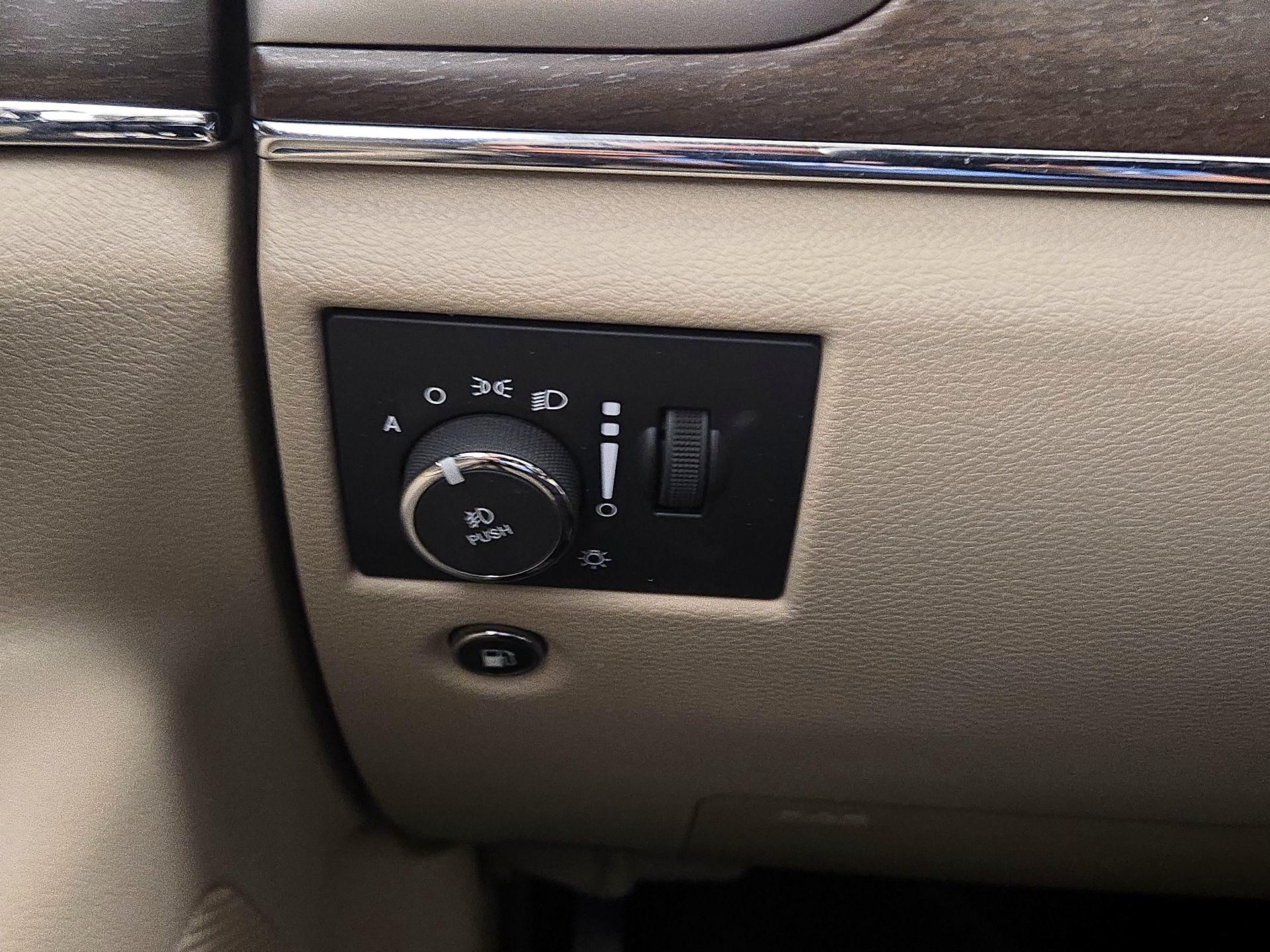 Thumbnail: 2015 Jeep Grand Cherokee - 13