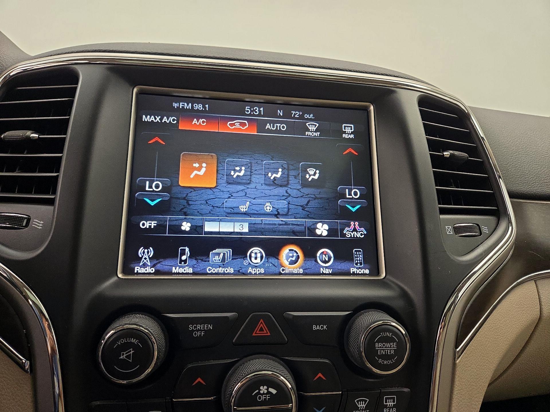 Thumbnail: 2015 Jeep Grand Cherokee - 17