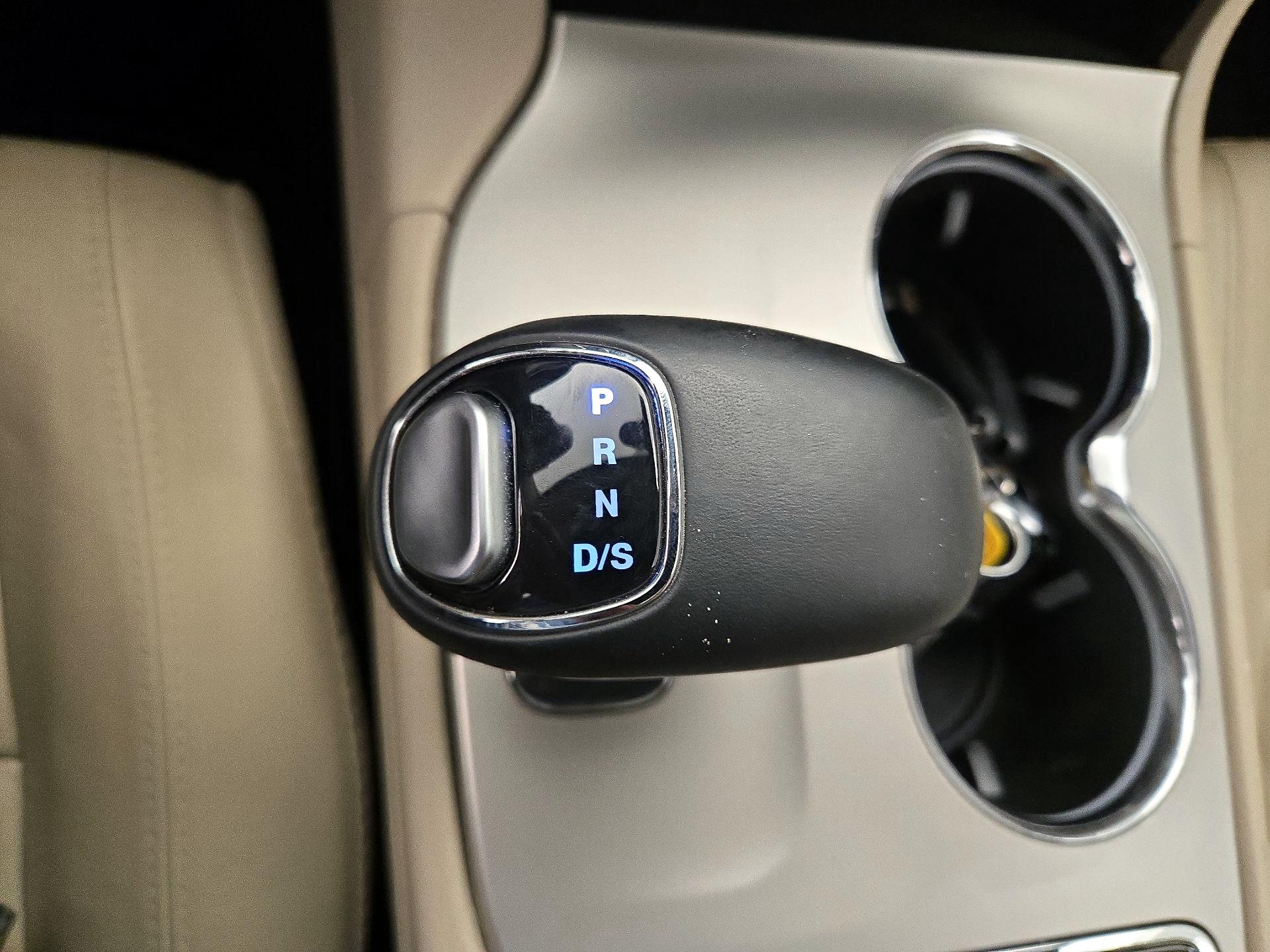 Thumbnail: 2015 Jeep Grand Cherokee - 18