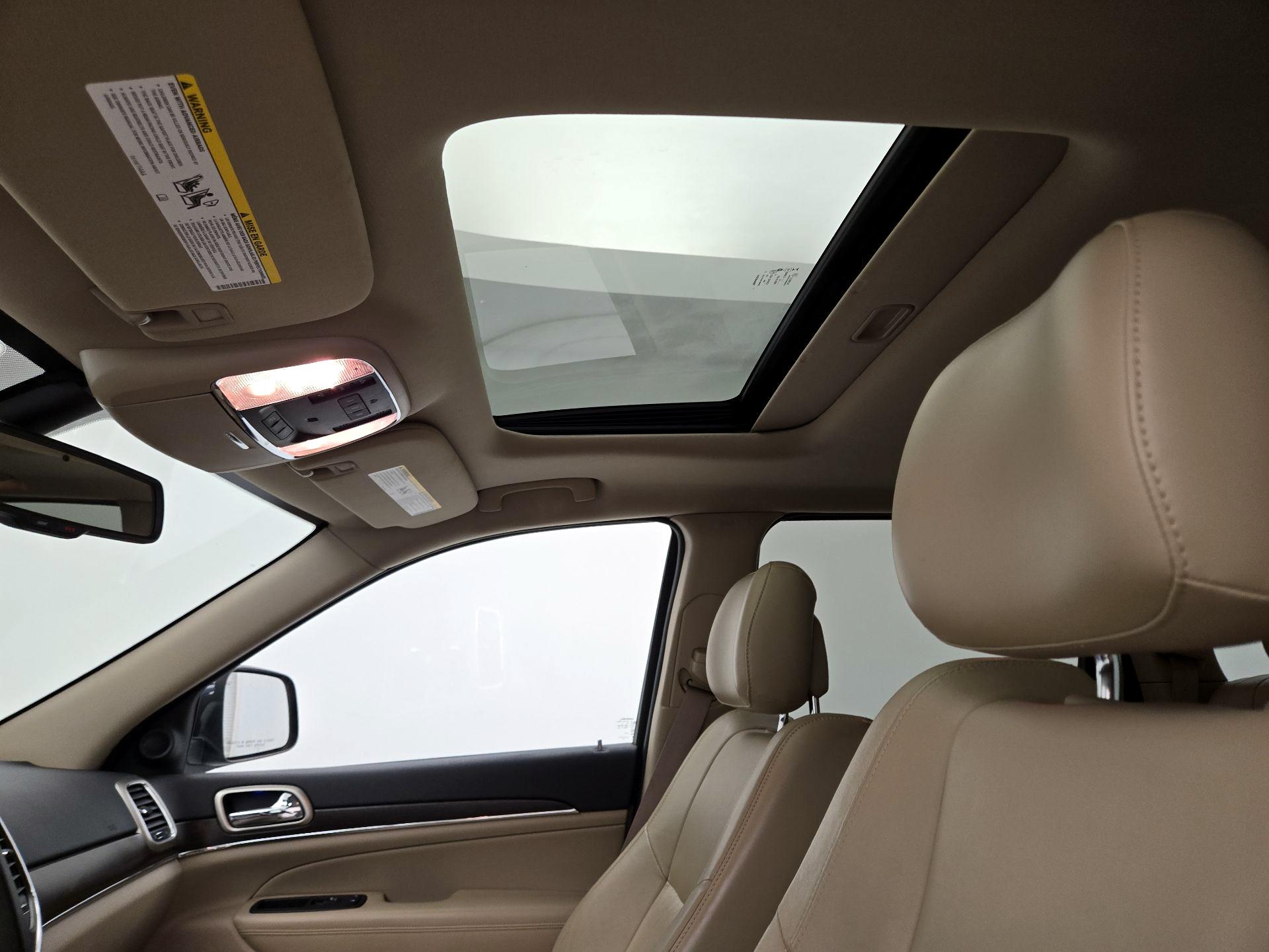 Thumbnail: 2015 Jeep Grand Cherokee - 20