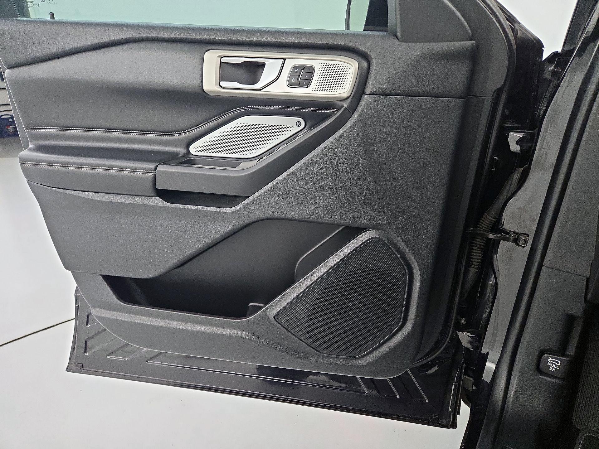 Thumbnail: 2020 Ford Explorer - 12