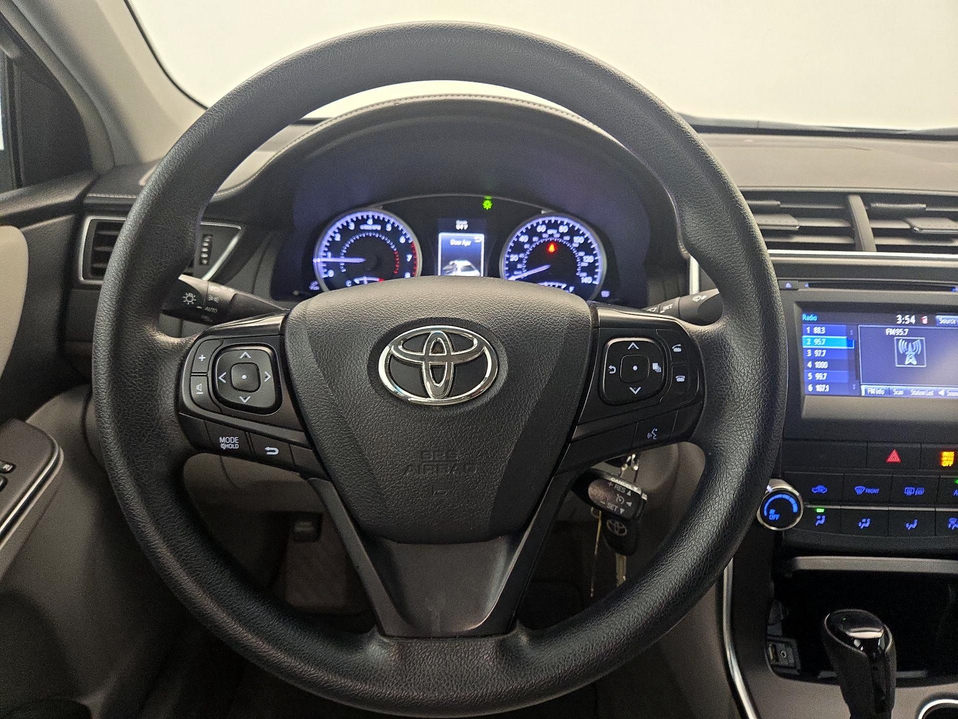 Thumbnail: 2016 Toyota Camry - 10