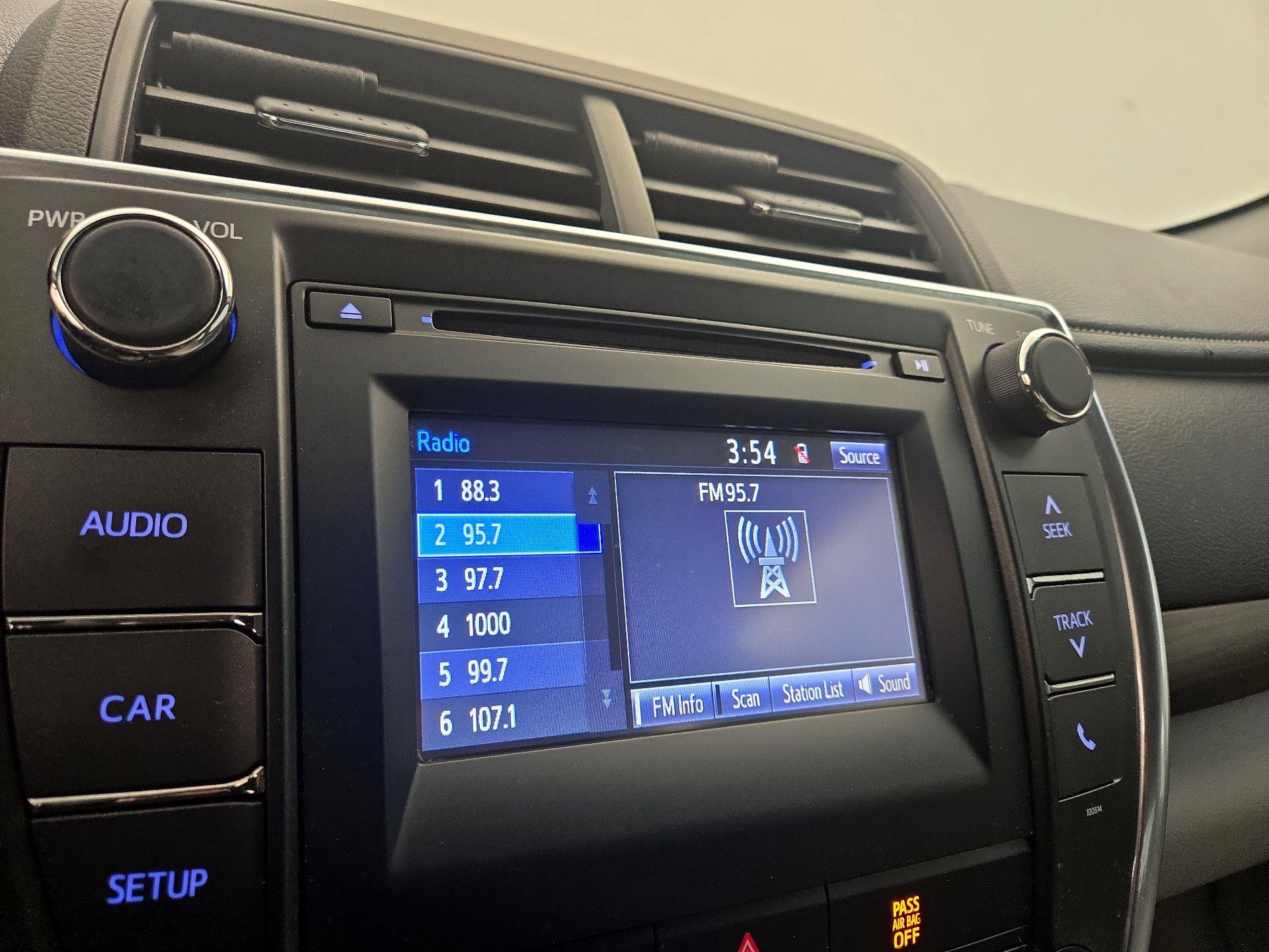 Thumbnail: 2016 Toyota Camry - 15