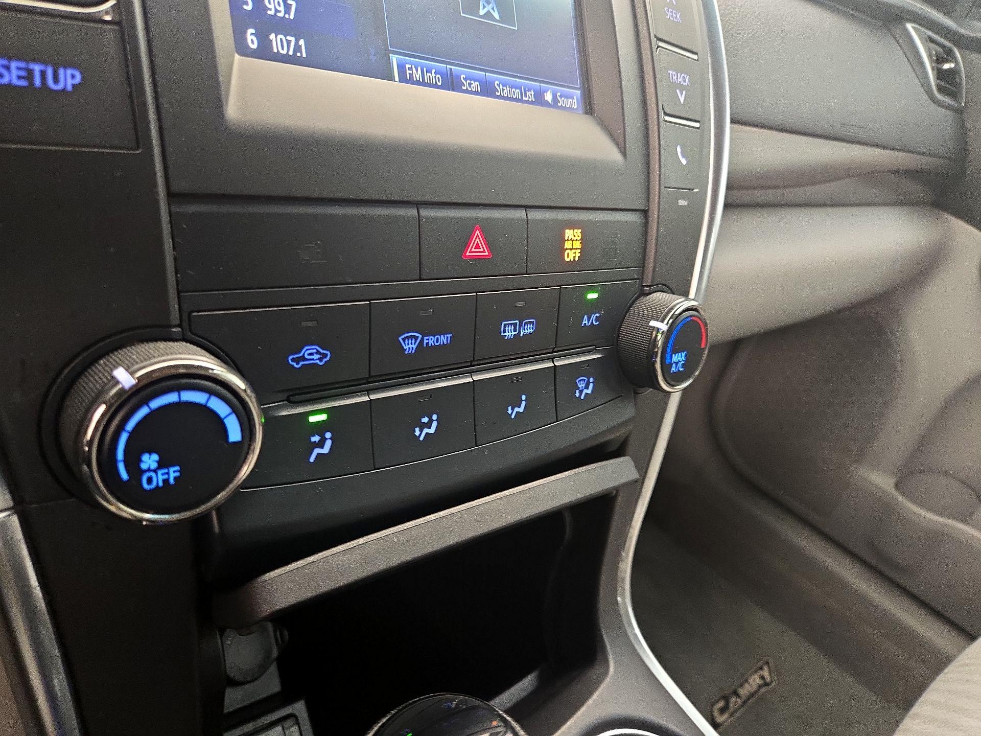 Thumbnail: 2016 Toyota Camry - 16