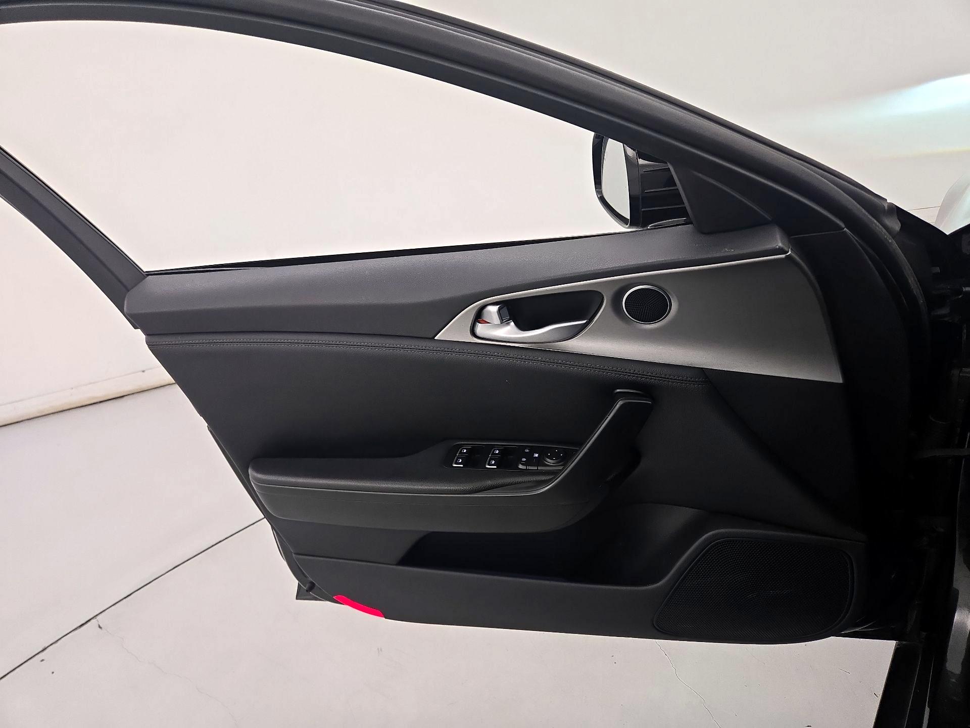 Thumbnail: 2019 Kia Stinger - 12