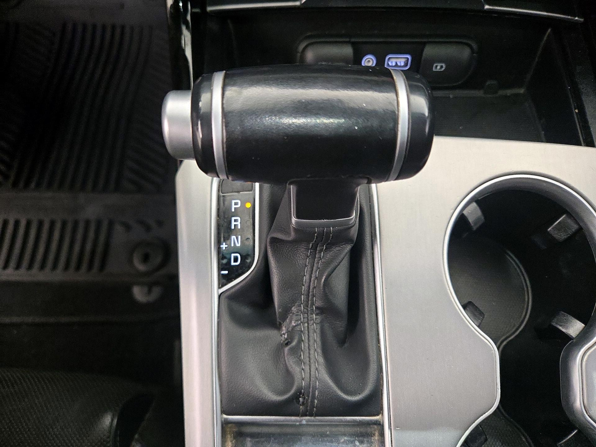 Thumbnail: 2019 Kia Stinger - 17