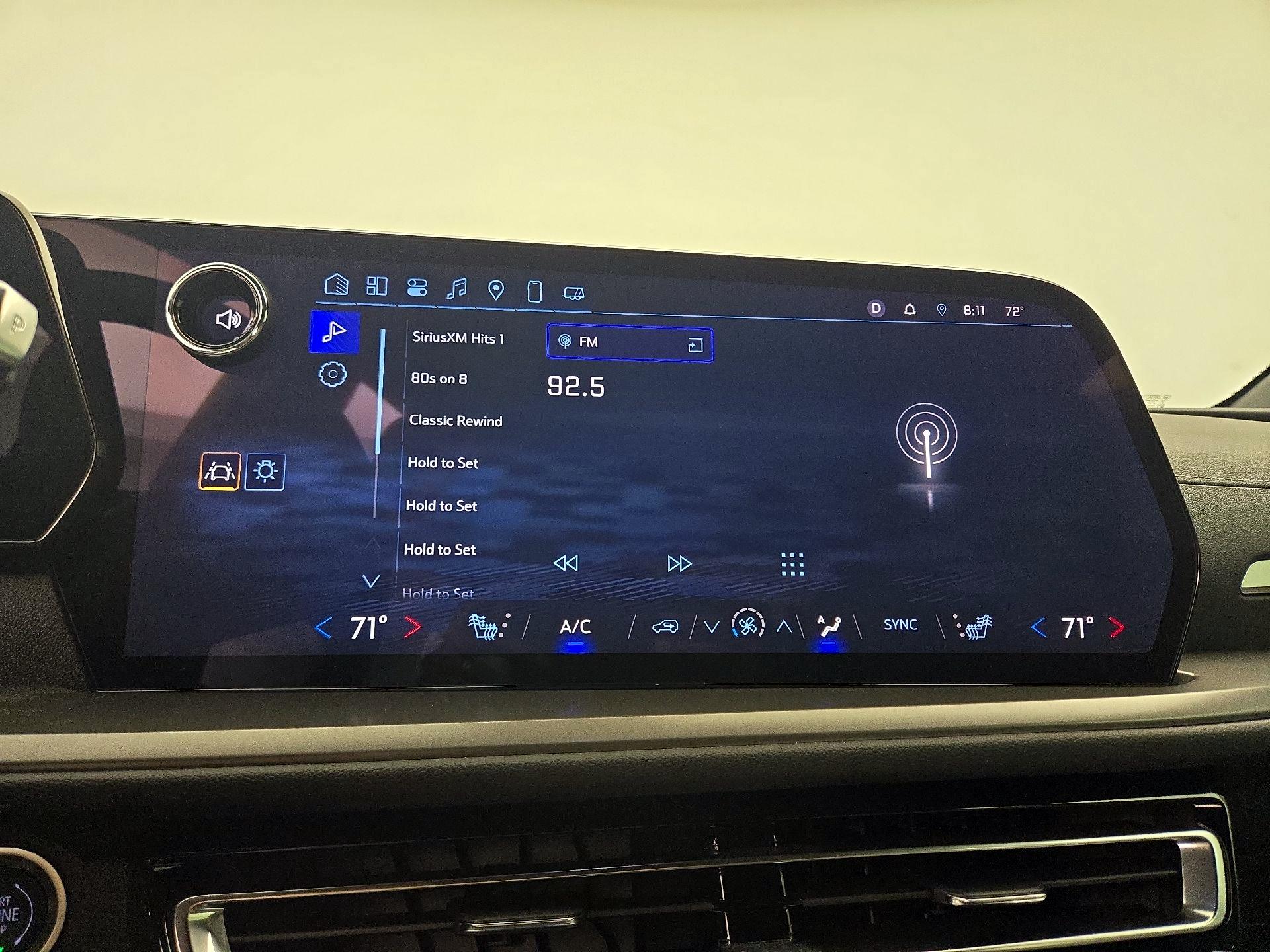 Thumbnail: 2025 Chevrolet Traverse - 16