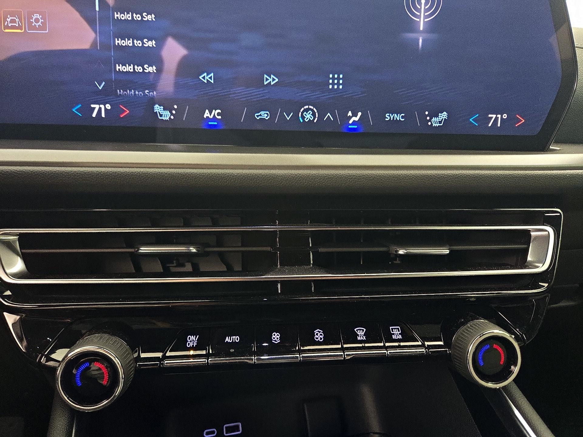 Thumbnail: 2025 Chevrolet Traverse - 17