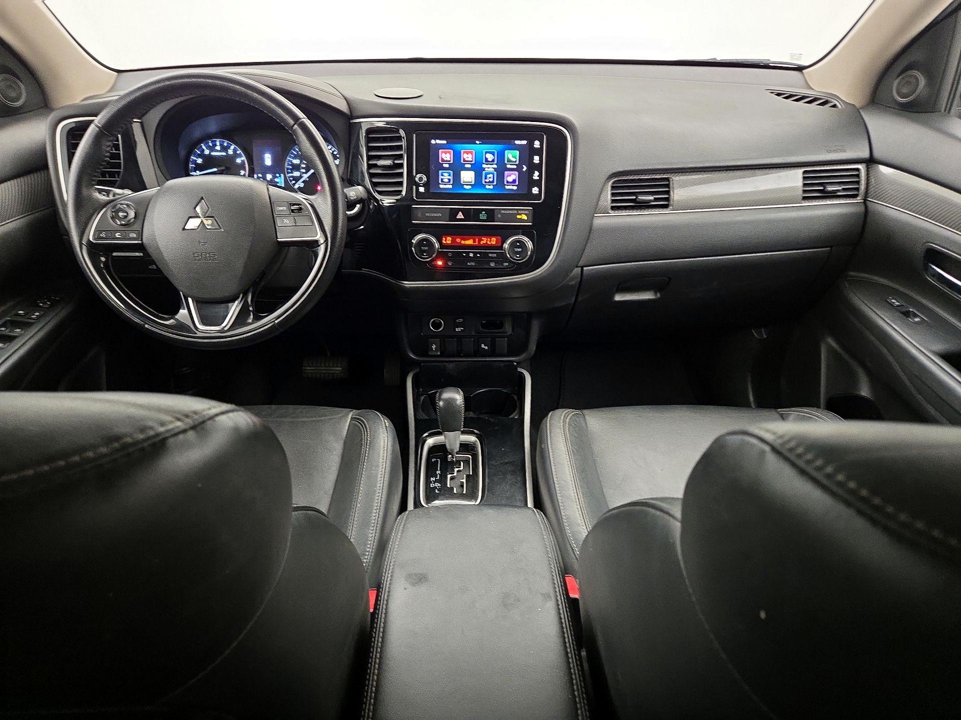 Thumbnail: 2019 Mitsubishi Outlander - 9