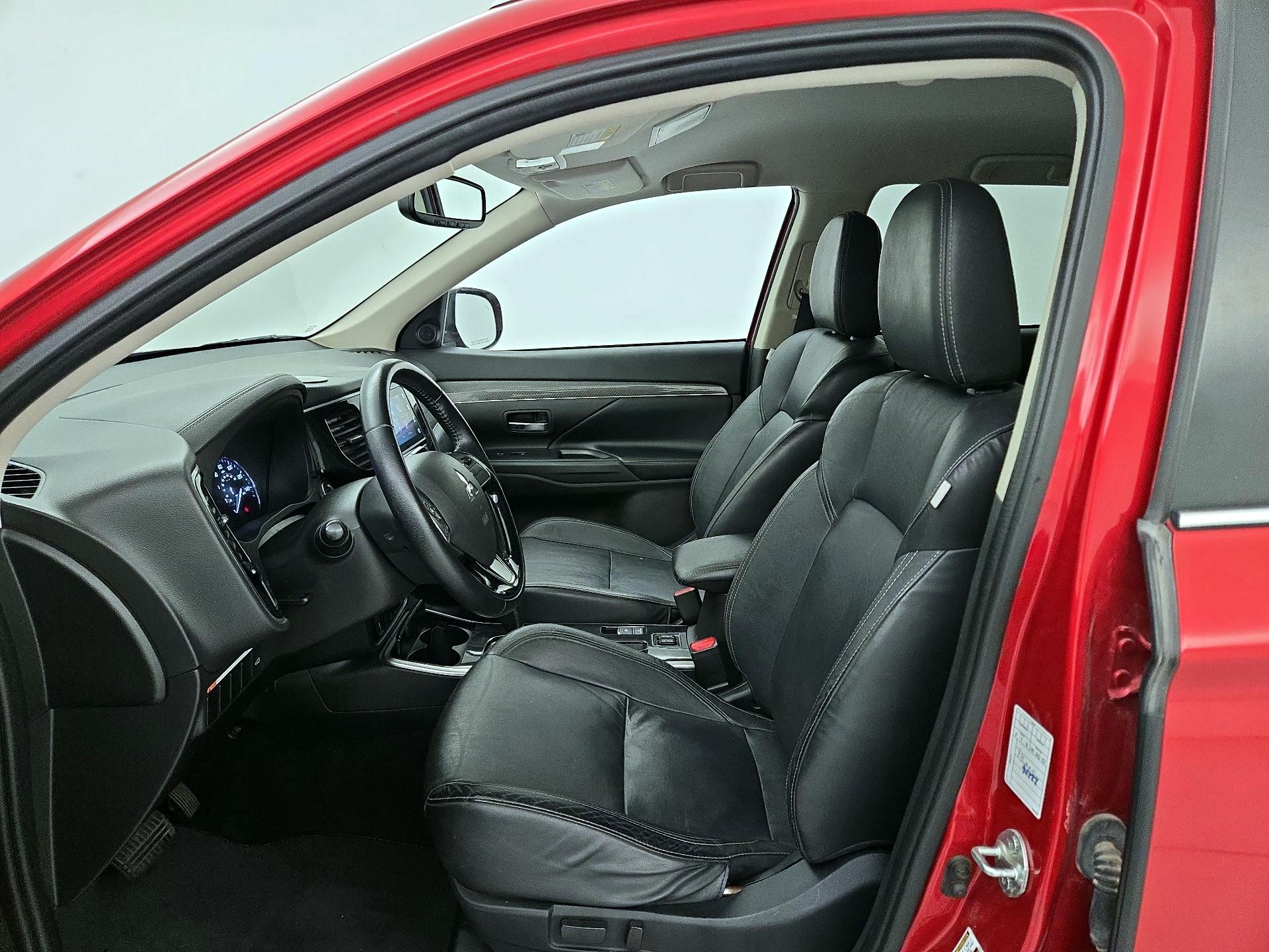 Thumbnail: 2019 Mitsubishi Outlander - 11