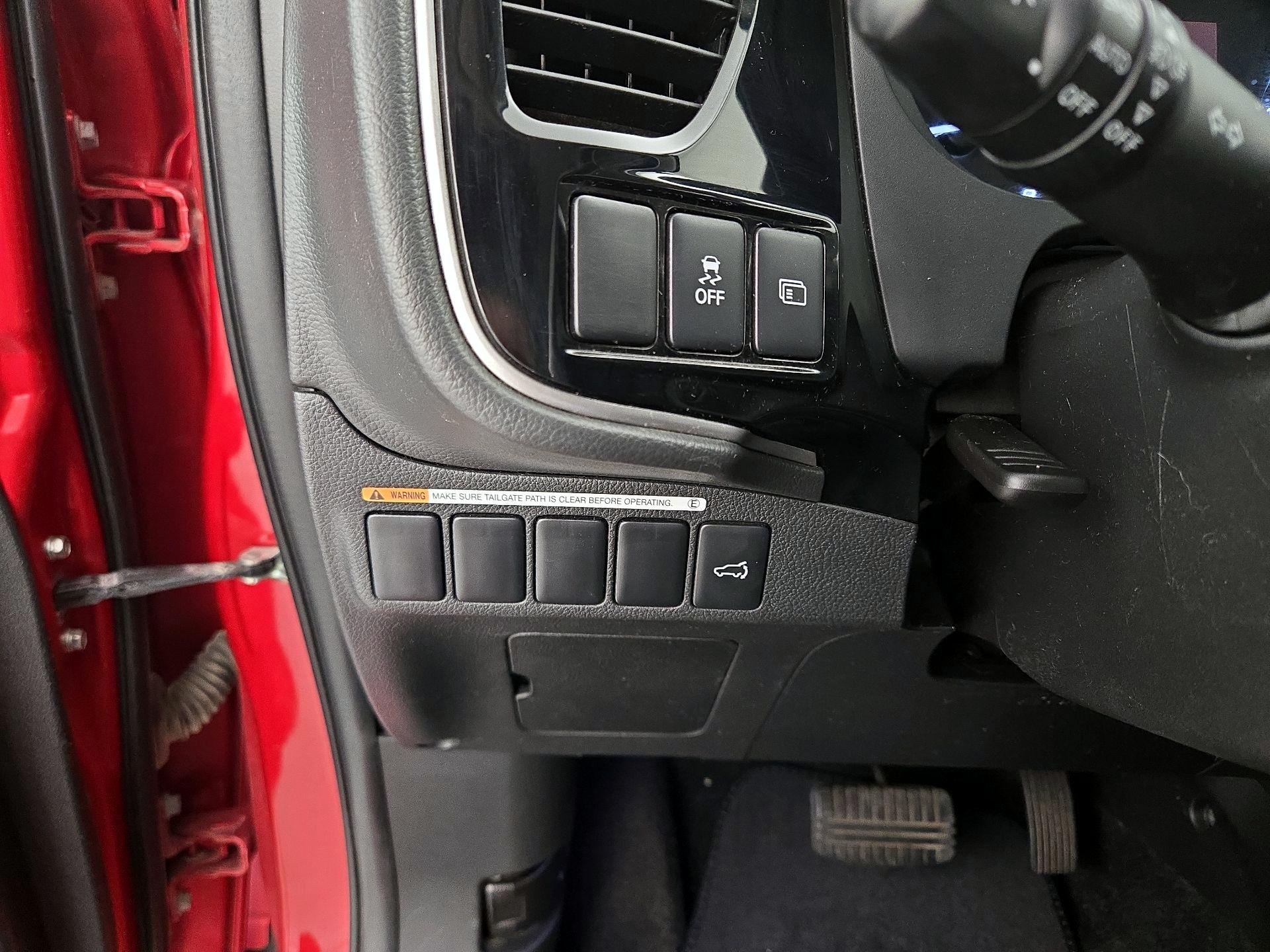 Thumbnail: 2019 Mitsubishi Outlander - 13