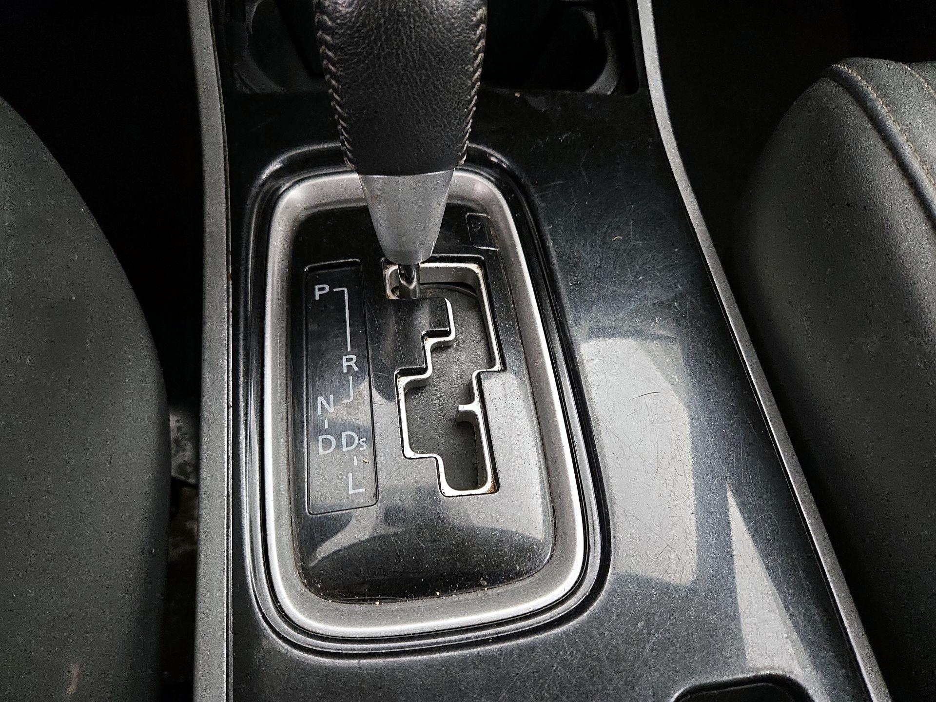 Thumbnail: 2019 Mitsubishi Outlander - 17