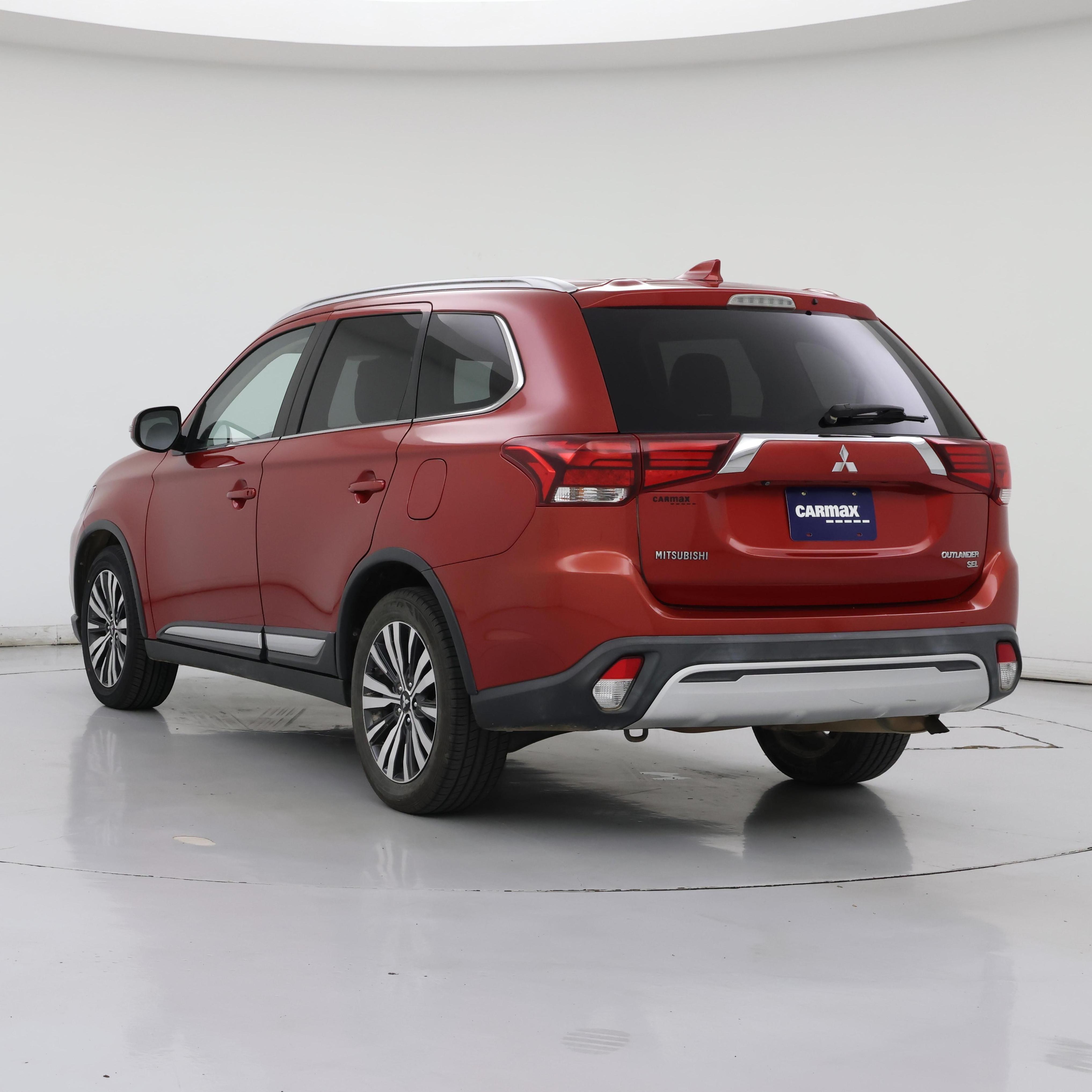 Thumbnail: 2019 Mitsubishi Outlander - 2