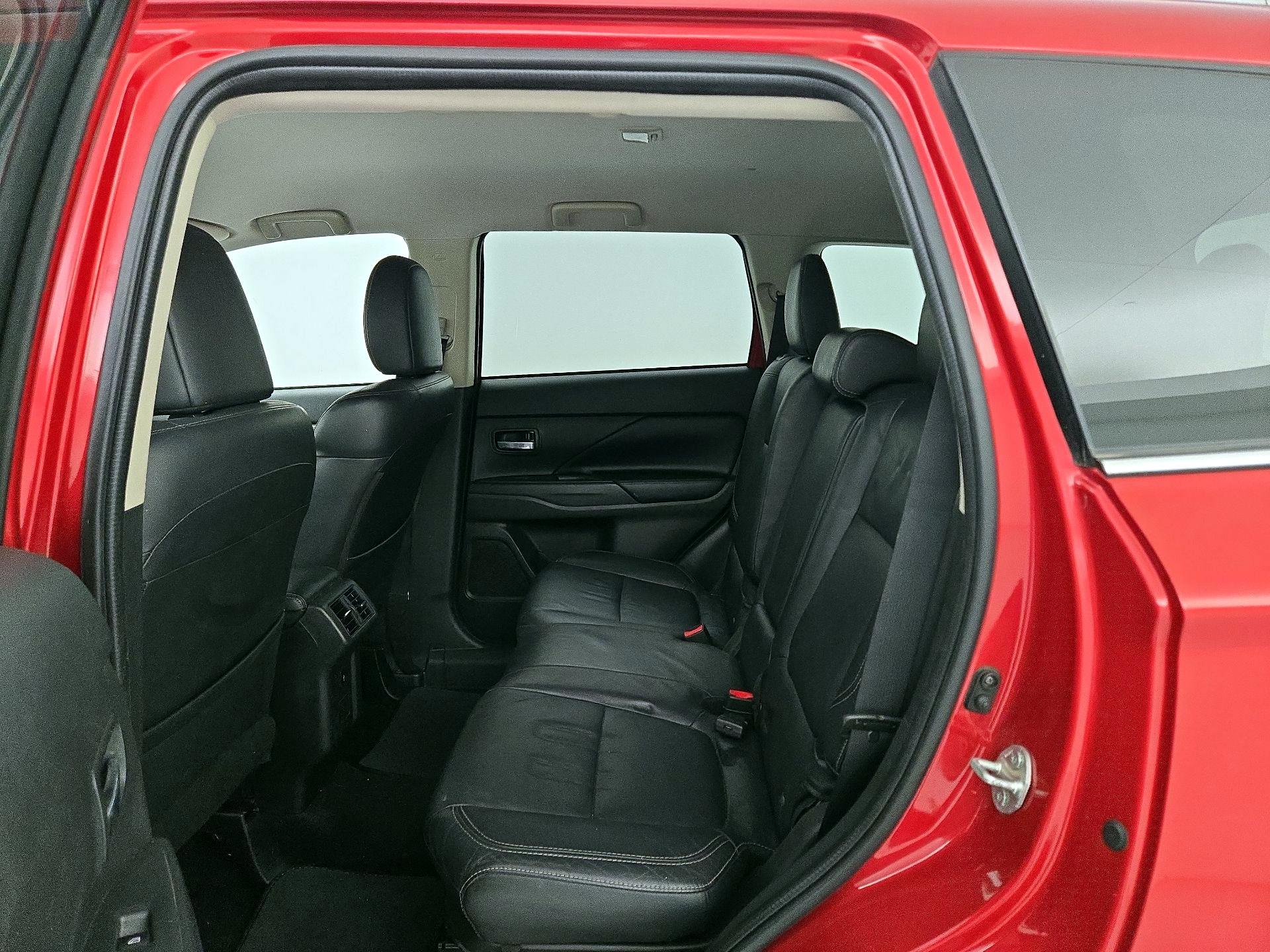 Thumbnail: 2019 Mitsubishi Outlander - 19