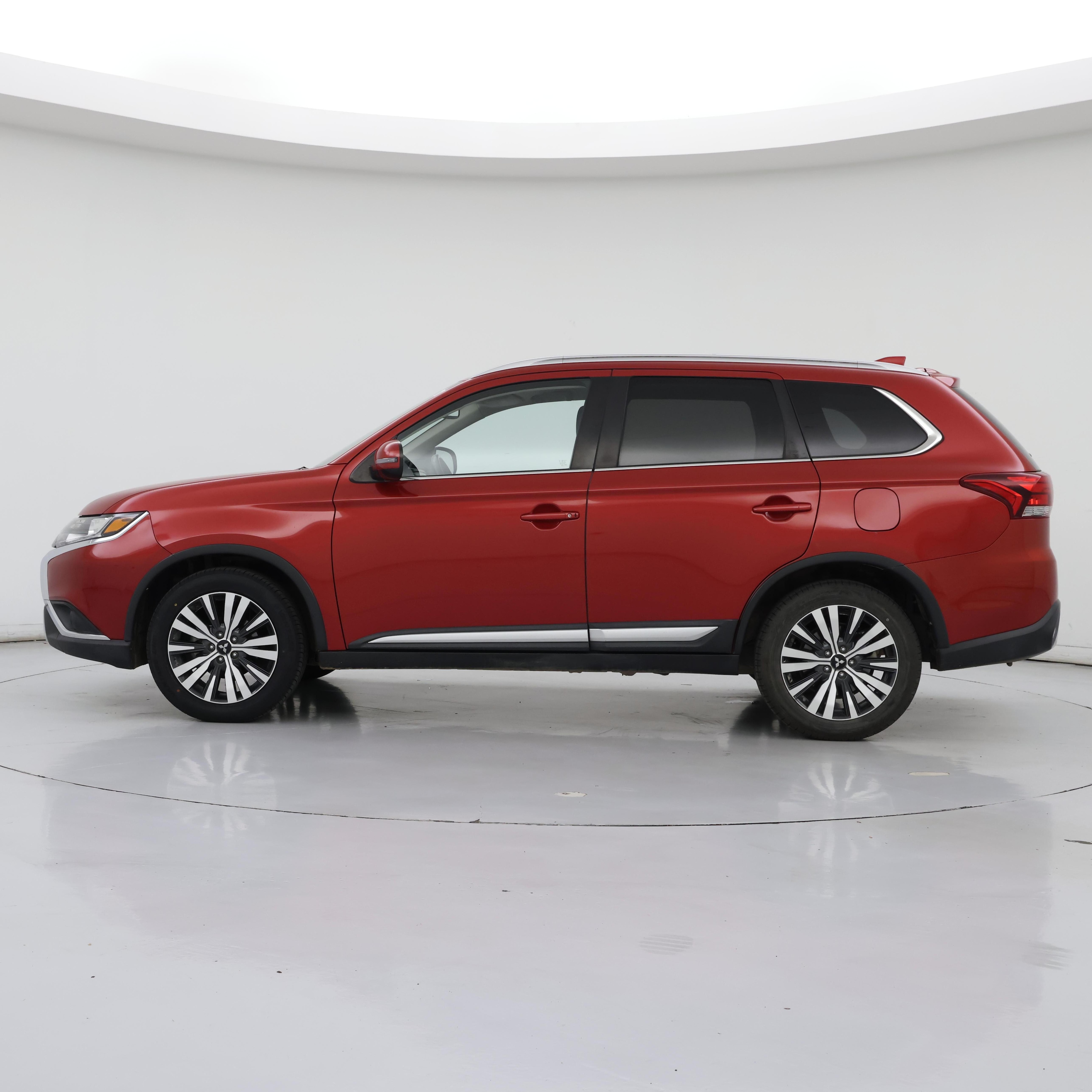 Thumbnail: 2019 Mitsubishi Outlander - 3