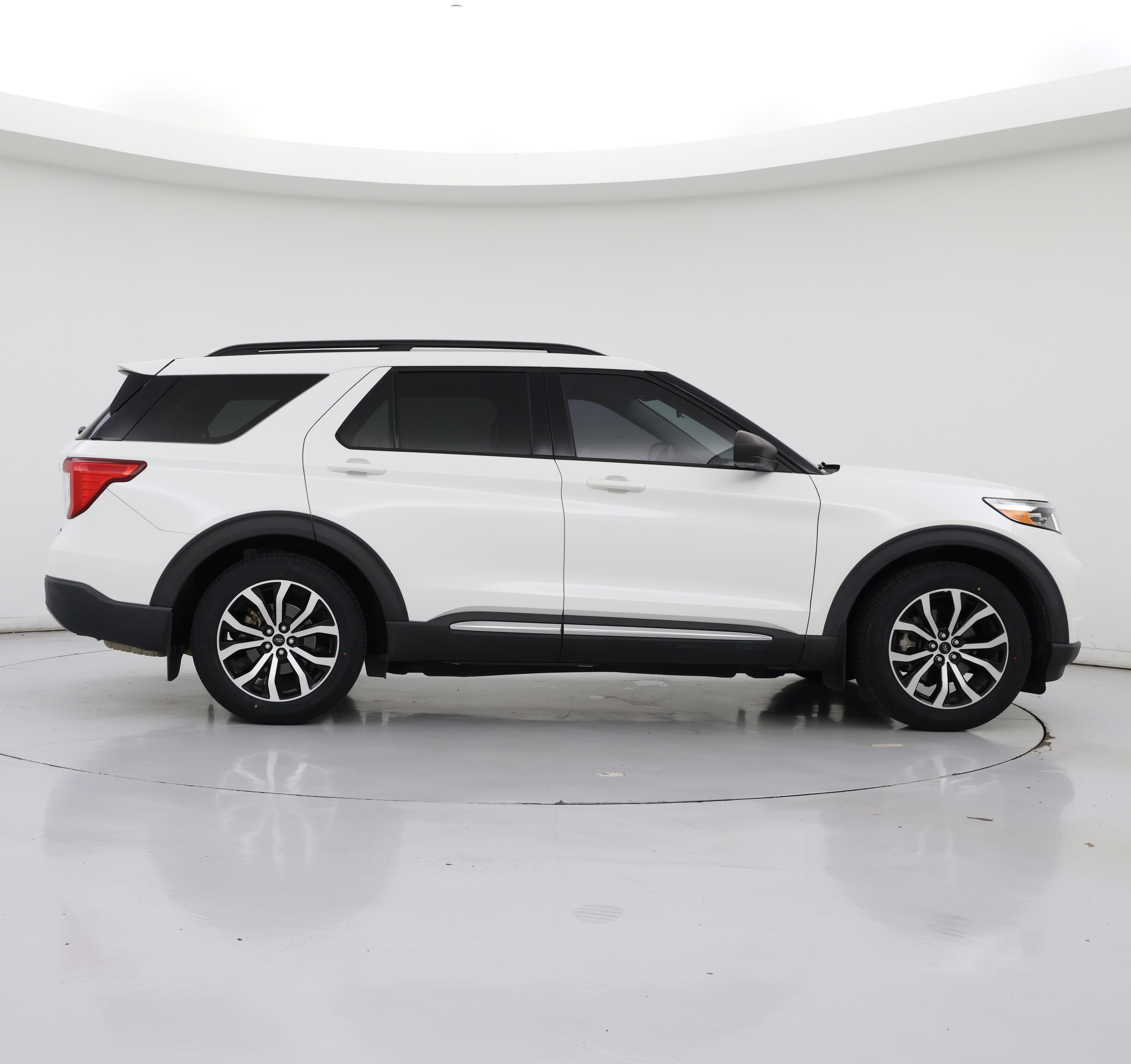 Thumbnail: 2021 Ford Explorer - 7