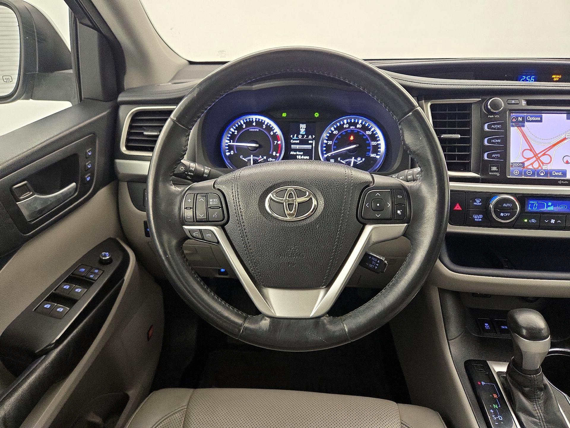 Thumbnail: 2015 Toyota Highlander - 10