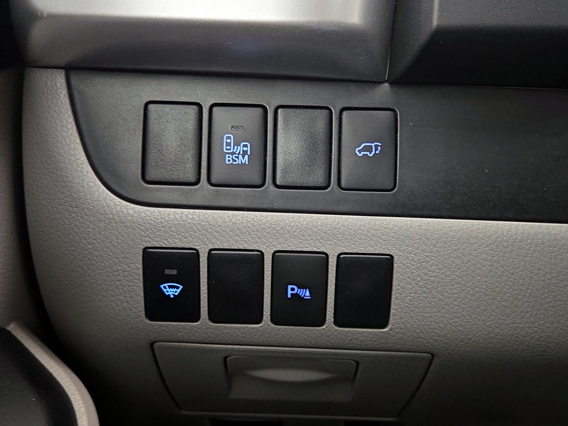 Thumbnail: 2015 Toyota Highlander - 13