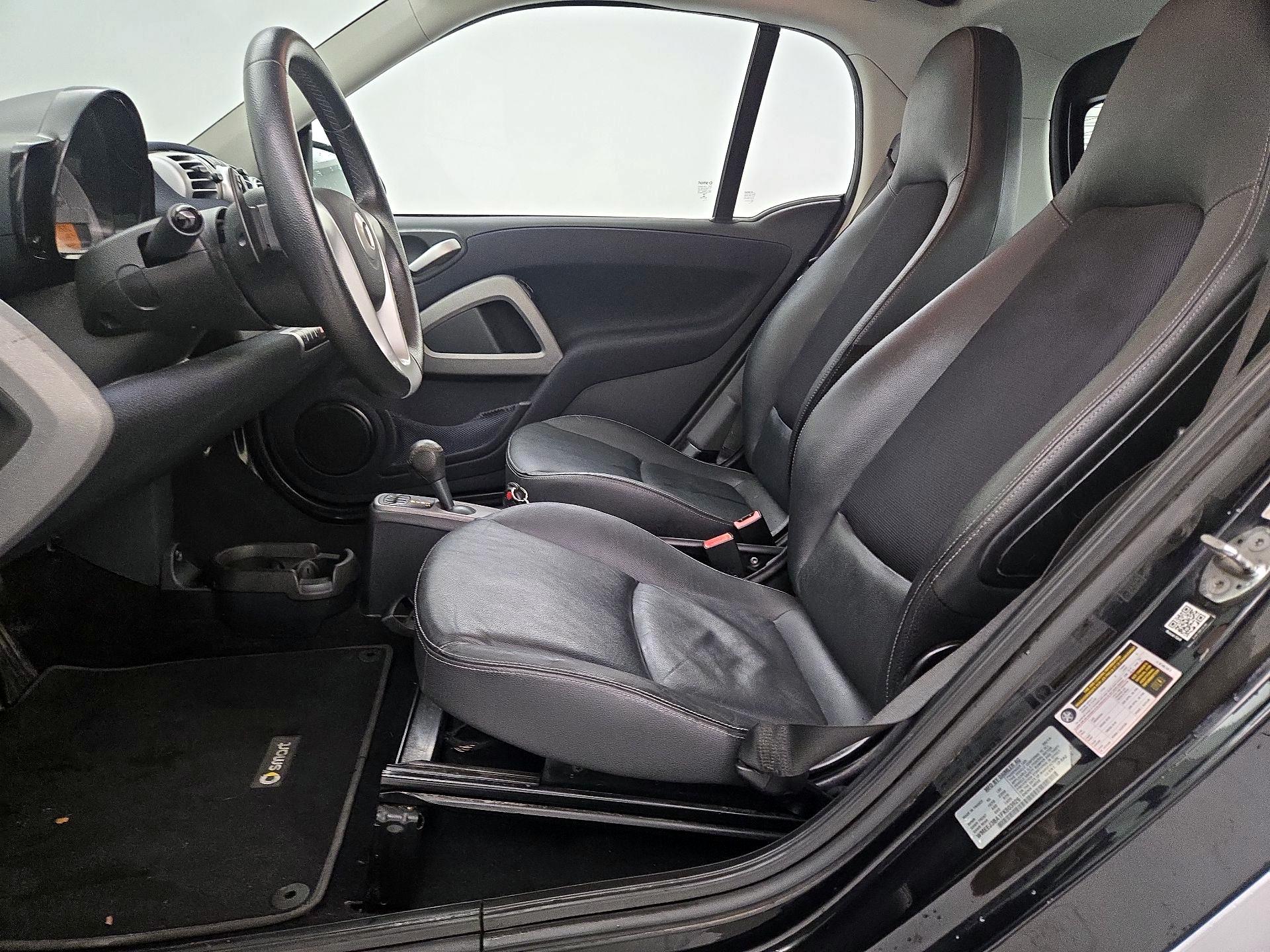 Thumbnail: 2015 smart fortwo - 11