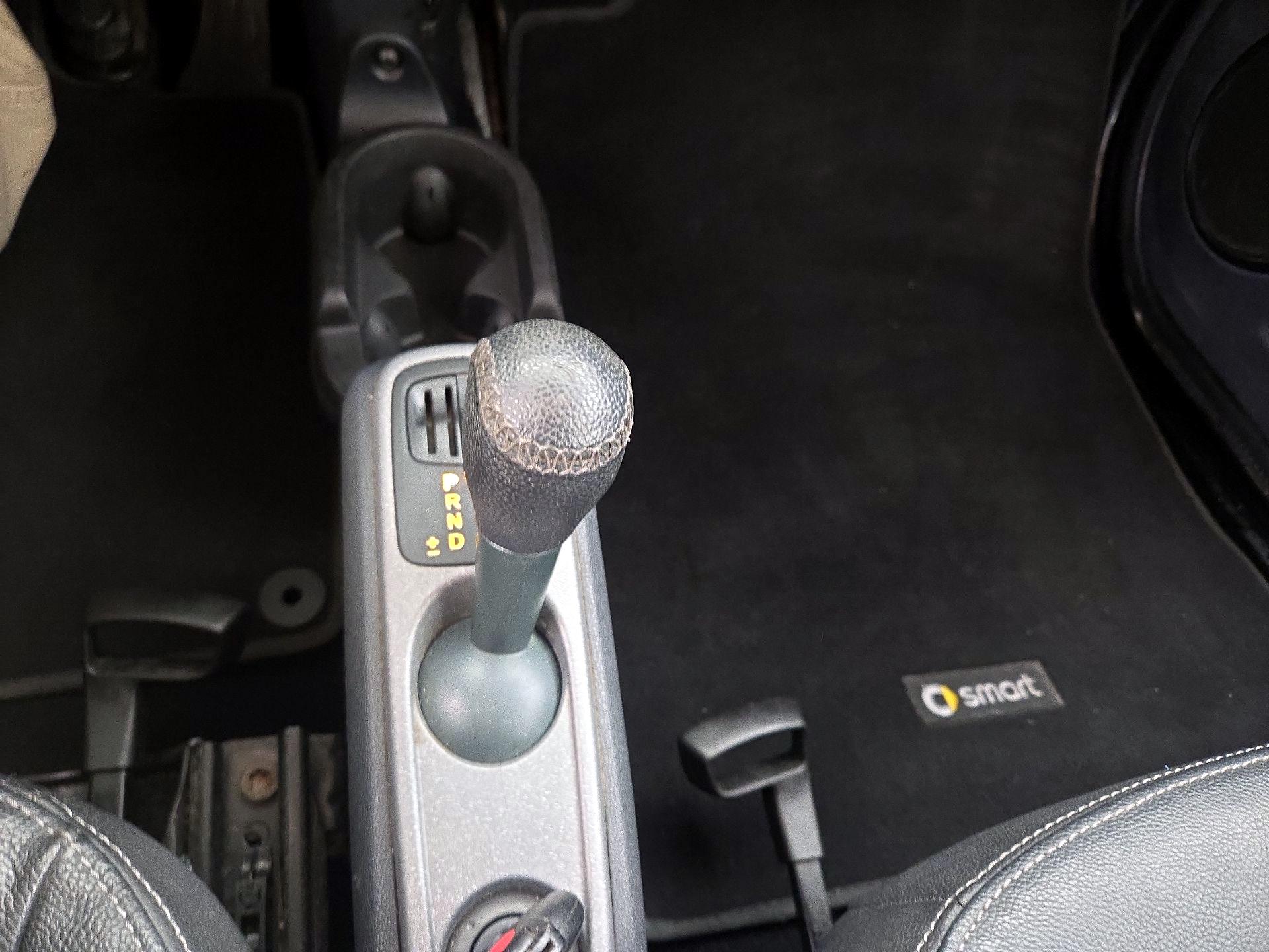 Thumbnail: 2015 smart fortwo - 15