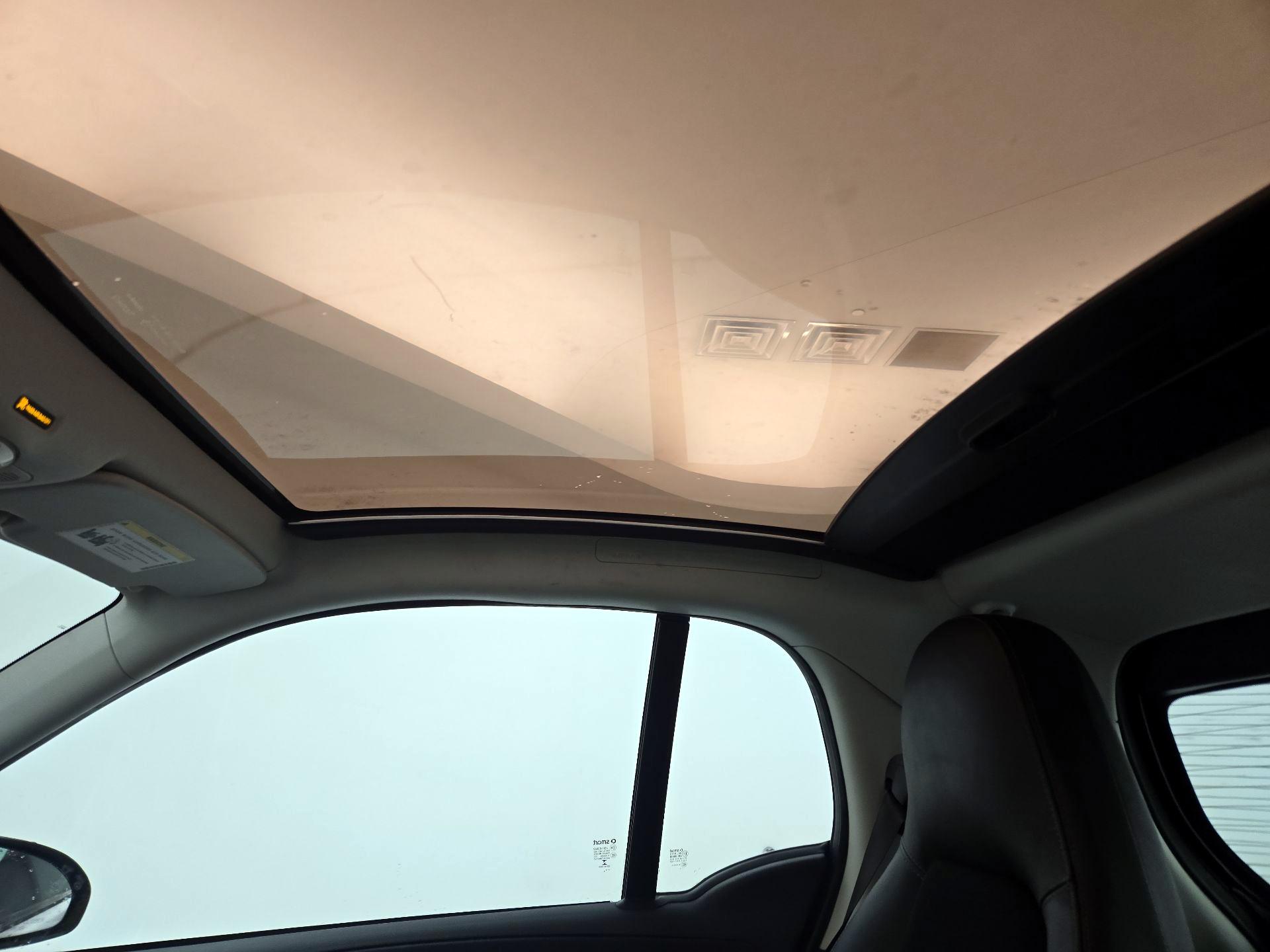 Thumbnail: 2015 smart fortwo - 17