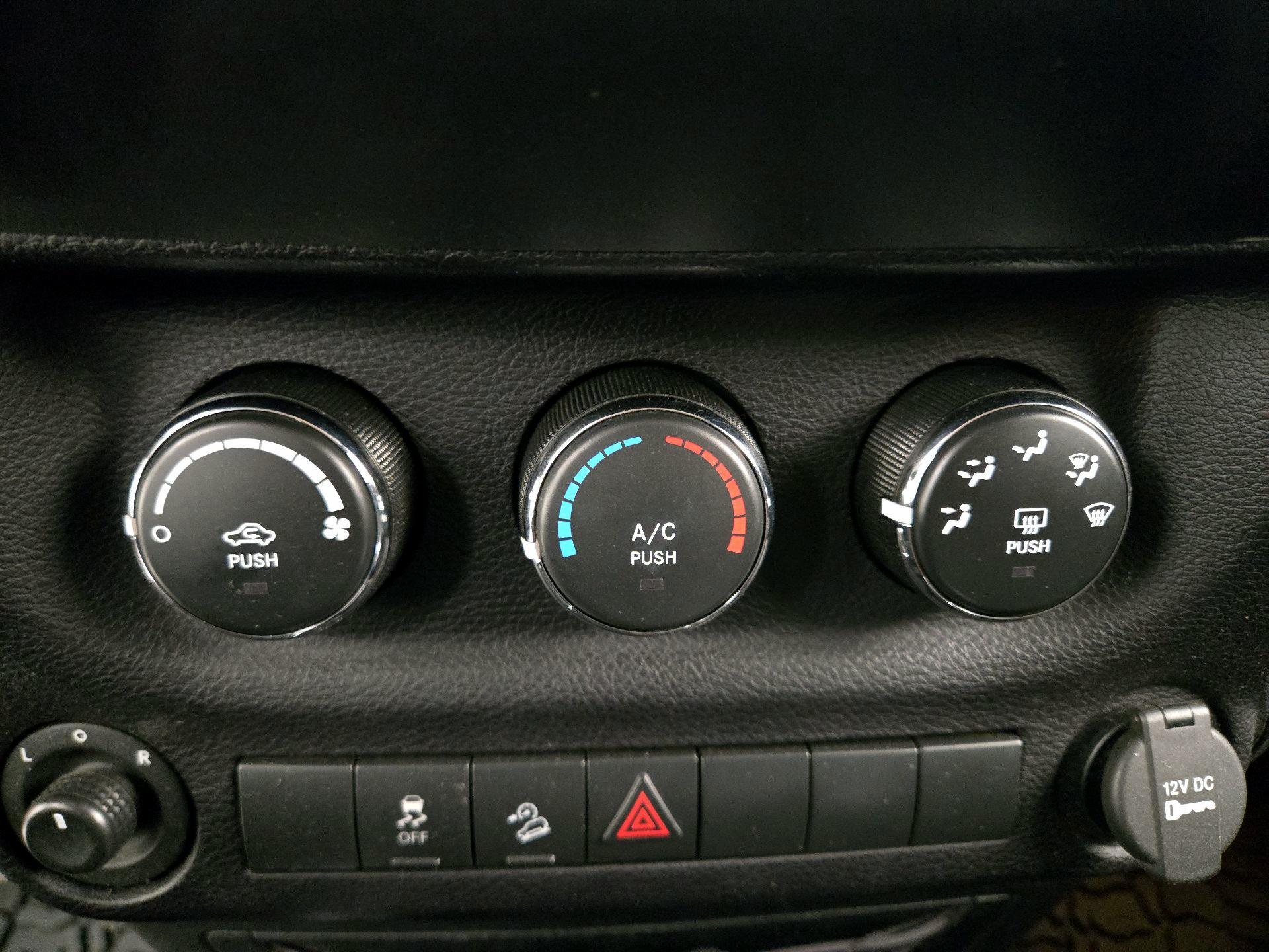 Thumbnail: 2016 Jeep Wrangler - 15