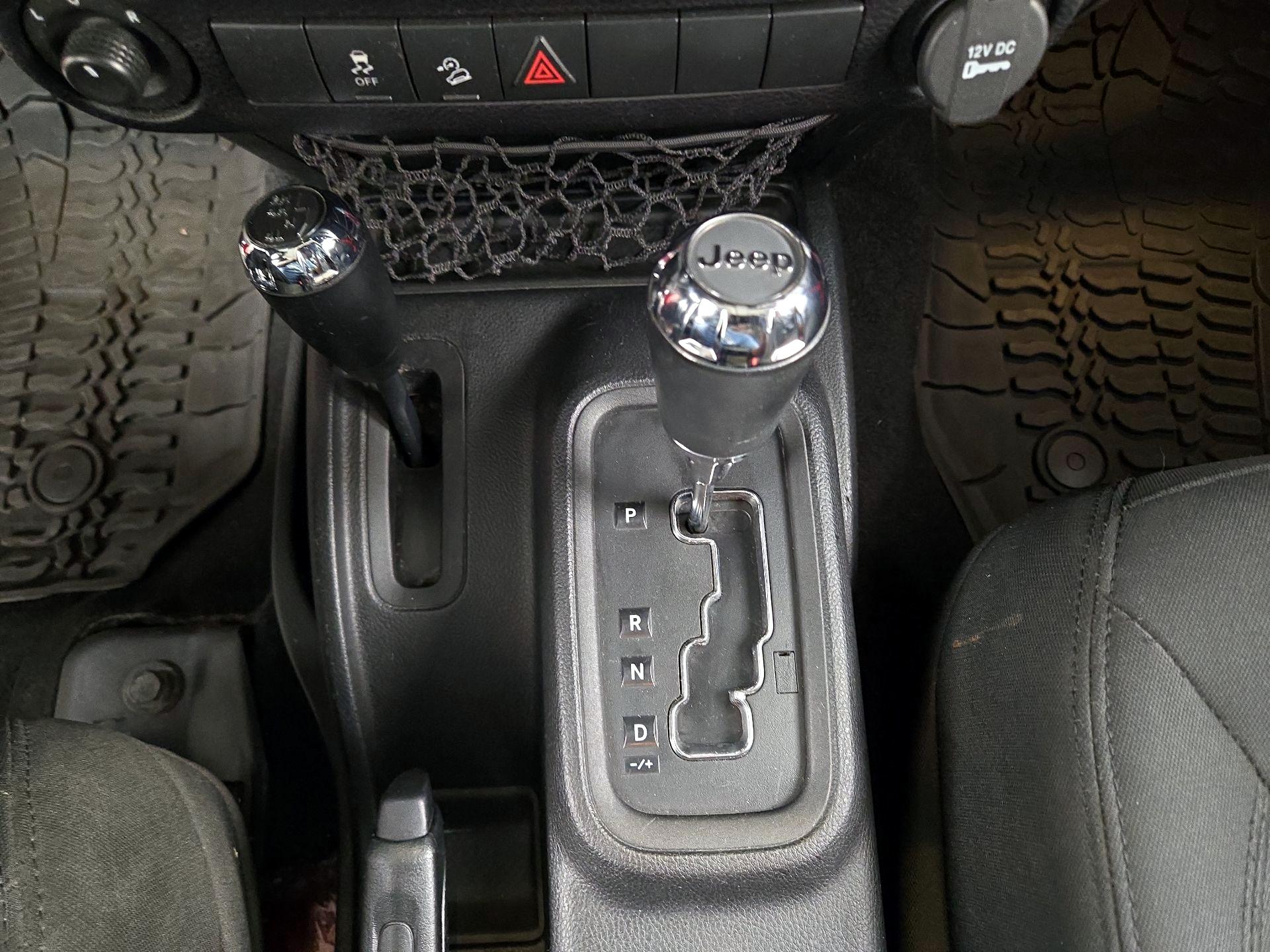 Thumbnail: 2016 Jeep Wrangler - 16