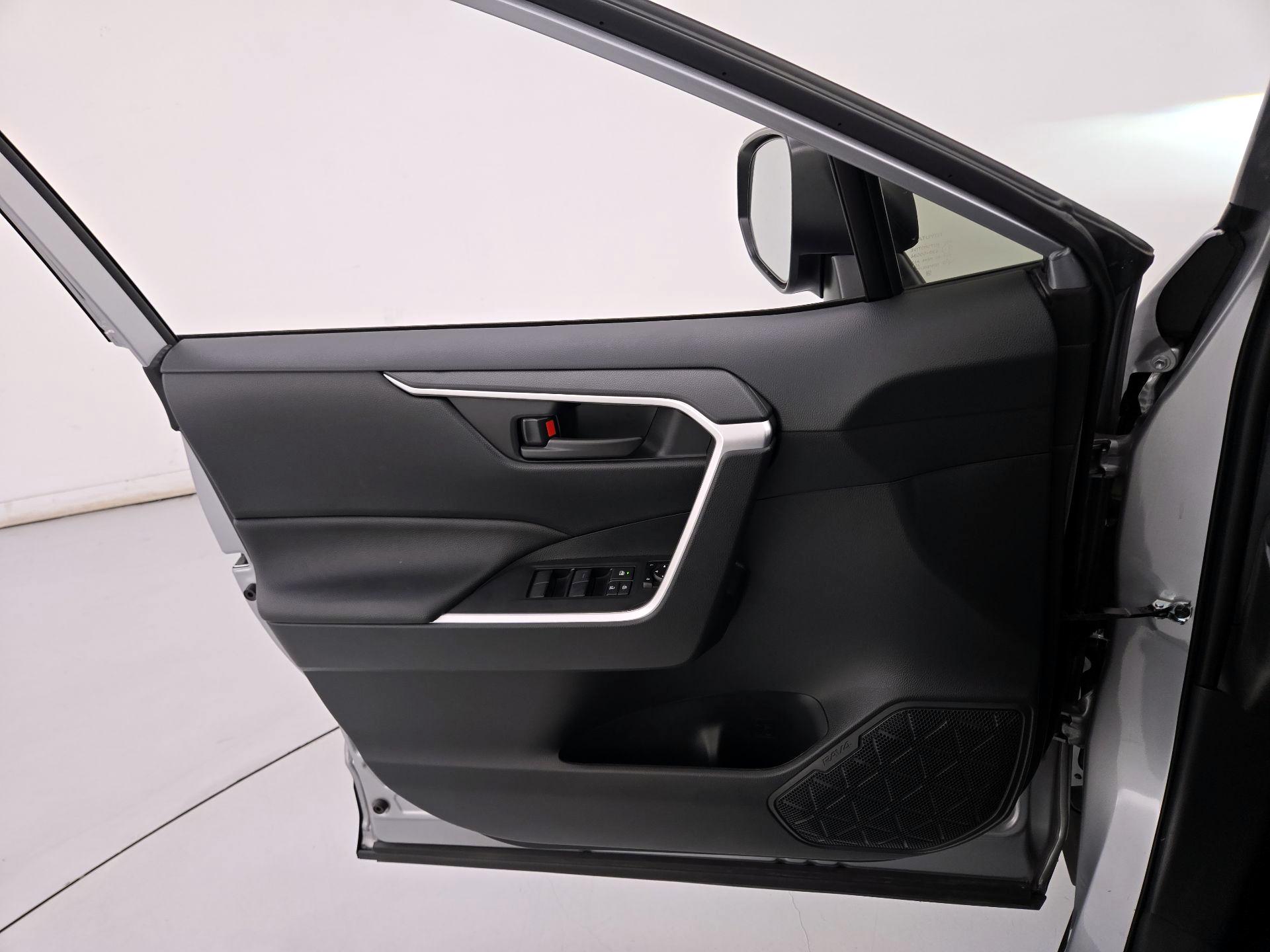 Thumbnail: 2025 Toyota RAV4 - 12