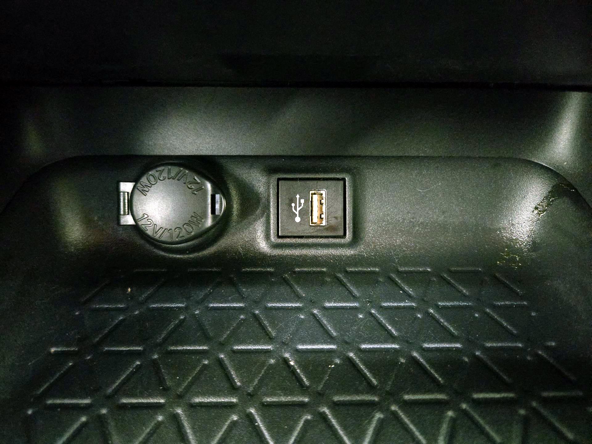 Thumbnail: 2025 Toyota RAV4 - 18