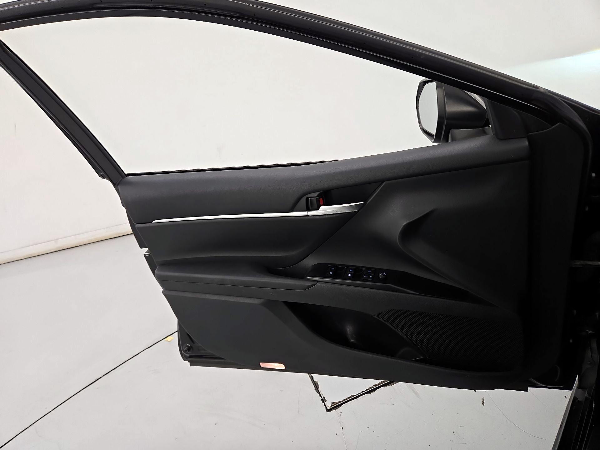 Thumbnail: 2019 Toyota Camry - 12