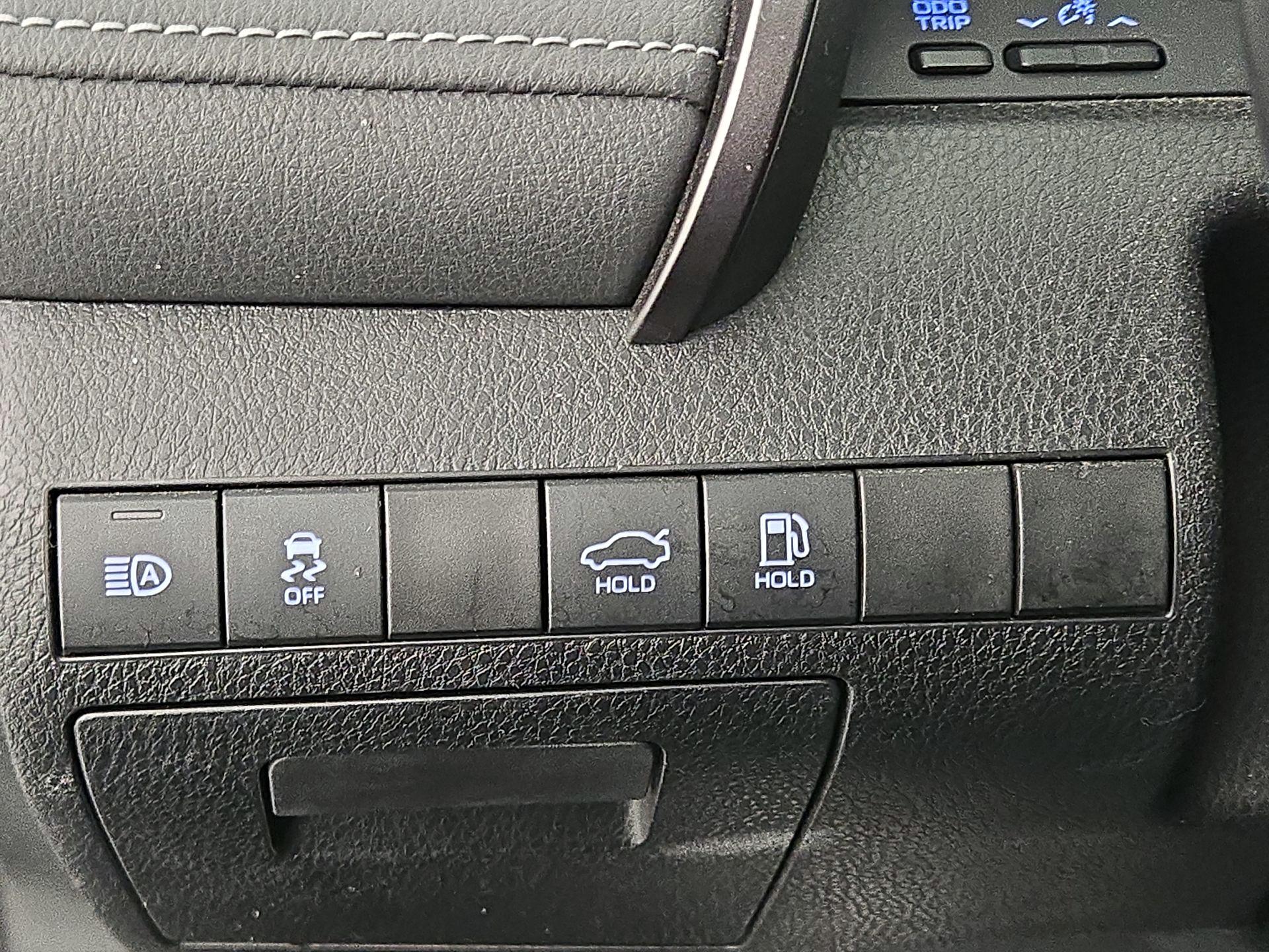 Thumbnail: 2019 Toyota Camry - 13