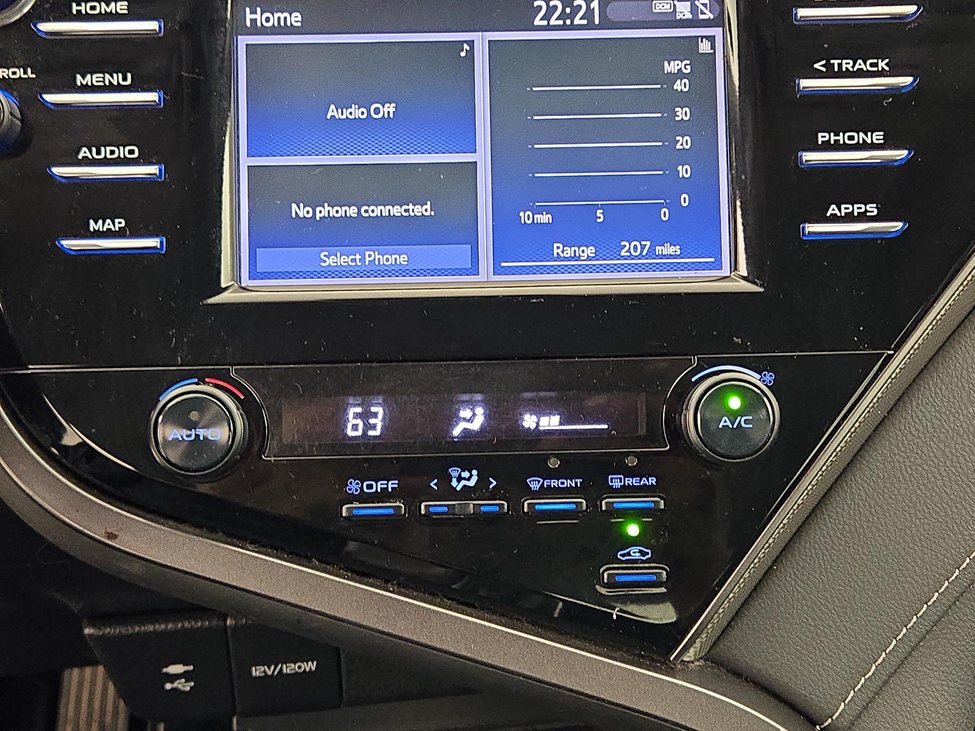 Thumbnail: 2019 Toyota Camry - 16