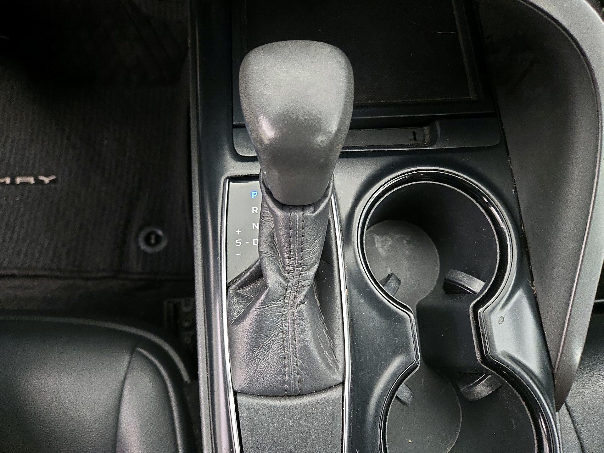 Thumbnail: 2019 Toyota Camry - 17