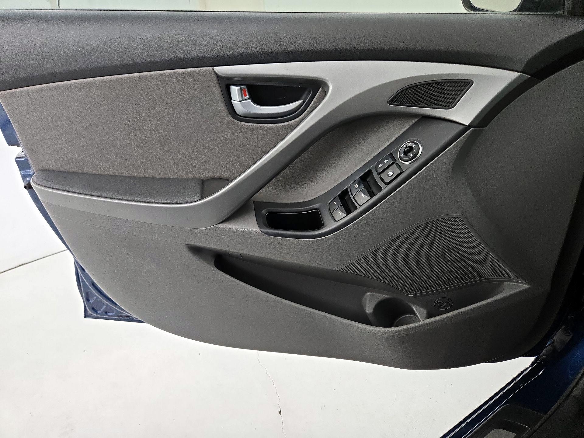 Thumbnail: 2014 Hyundai Elantra - 12