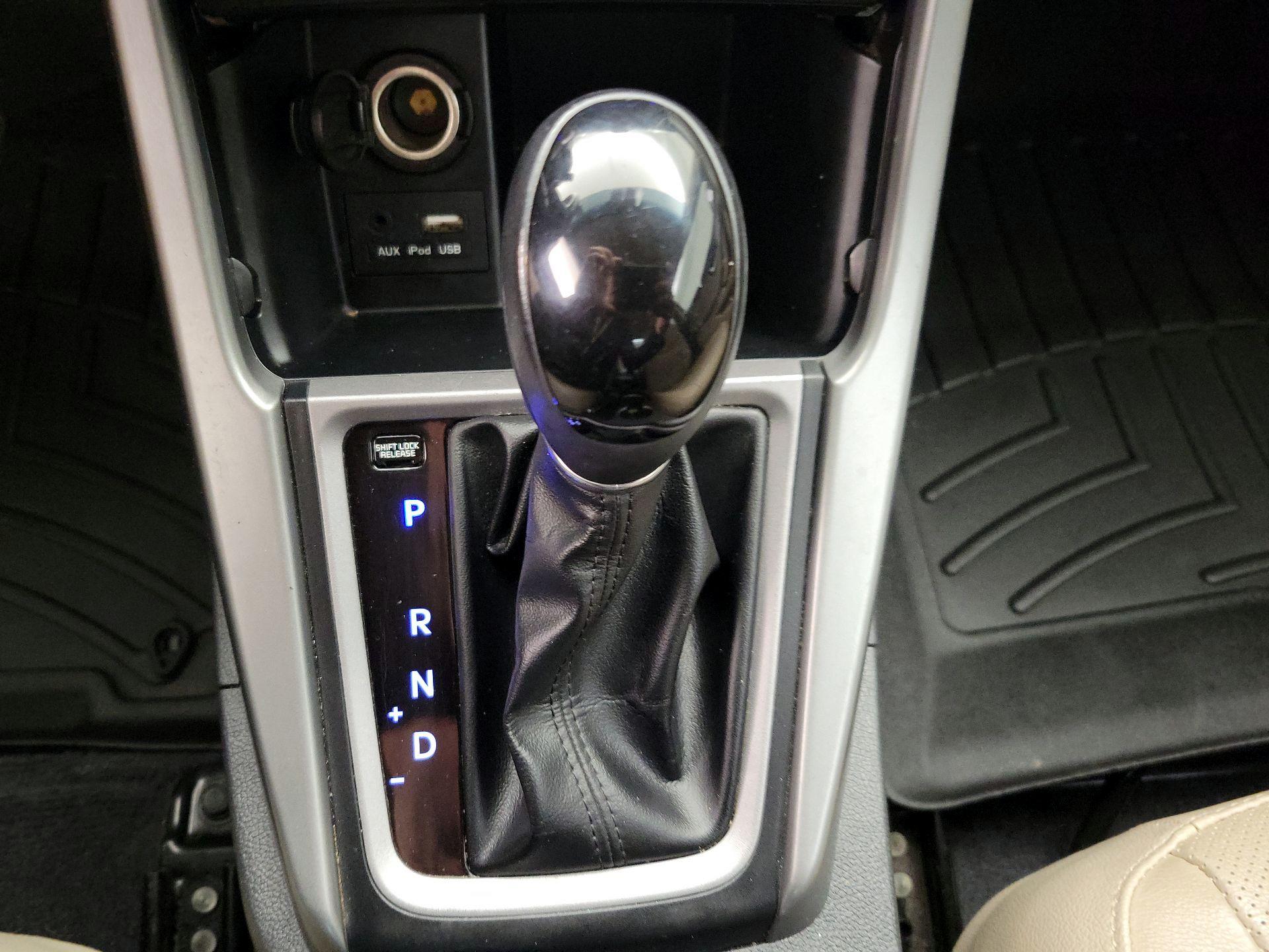 Thumbnail: 2015 Hyundai Elantra - 16