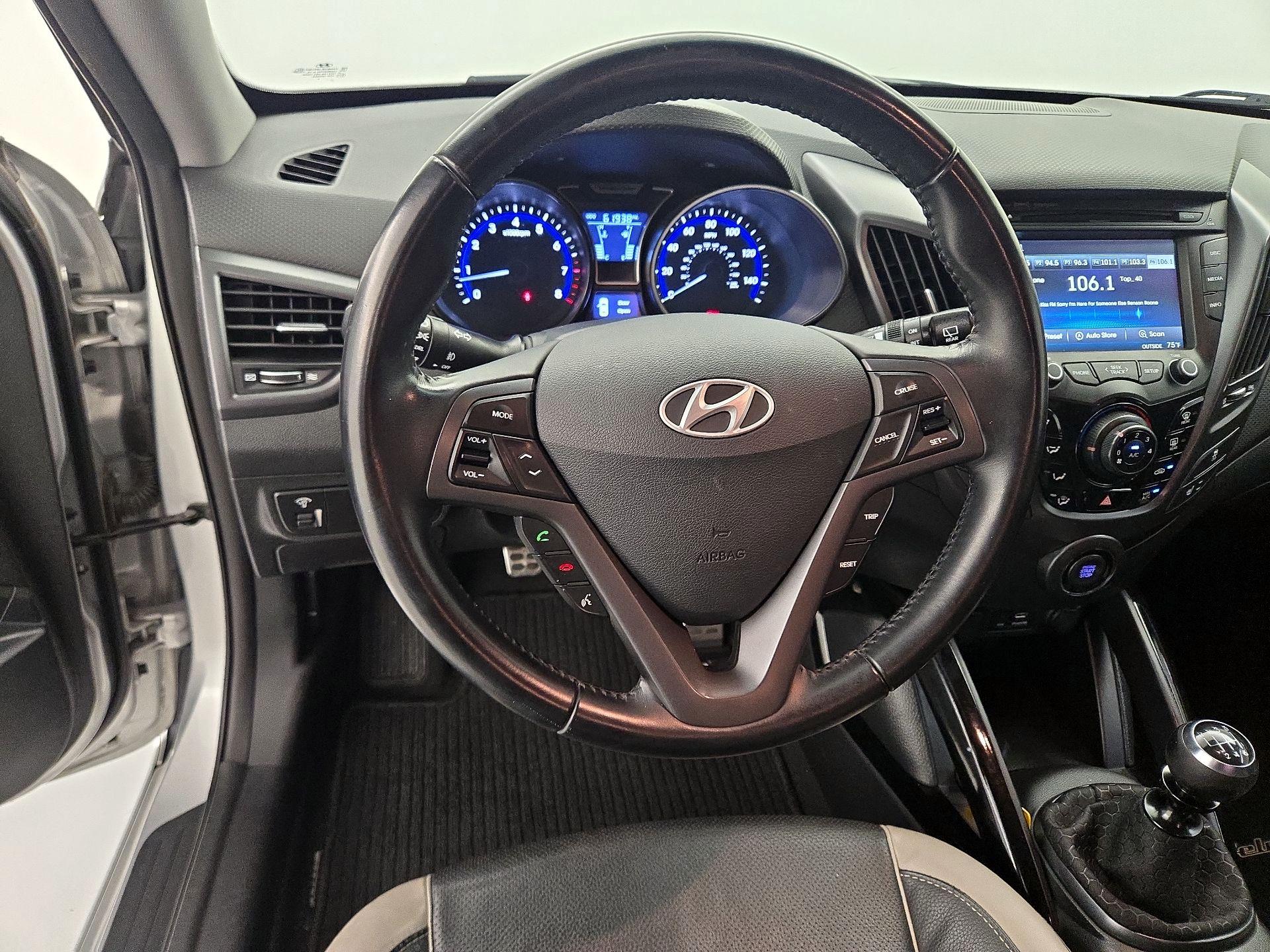 Thumbnail: 2015 Hyundai Veloster - 10