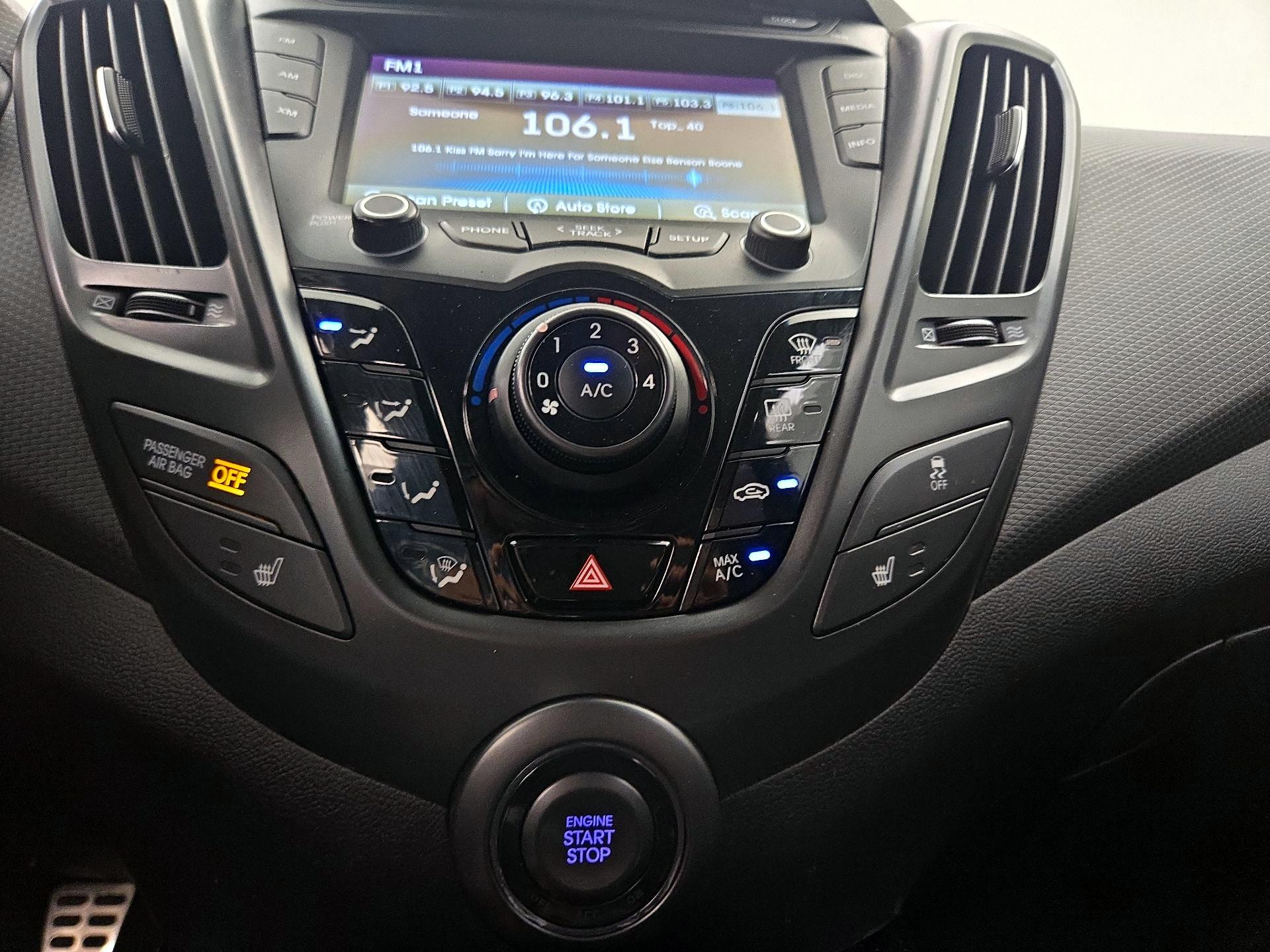 Thumbnail: 2015 Hyundai Veloster - 14