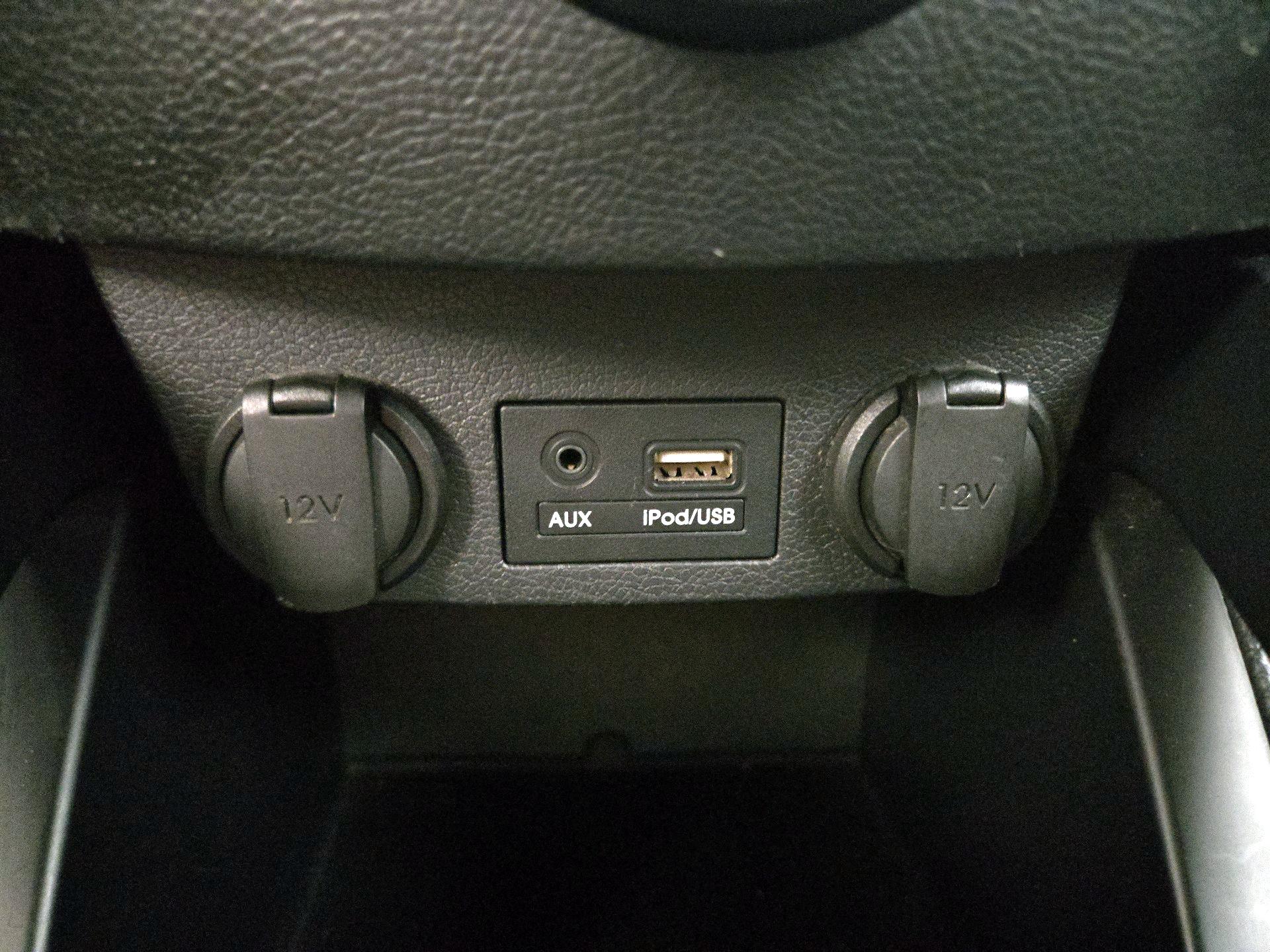 Thumbnail: 2015 Hyundai Veloster - 16