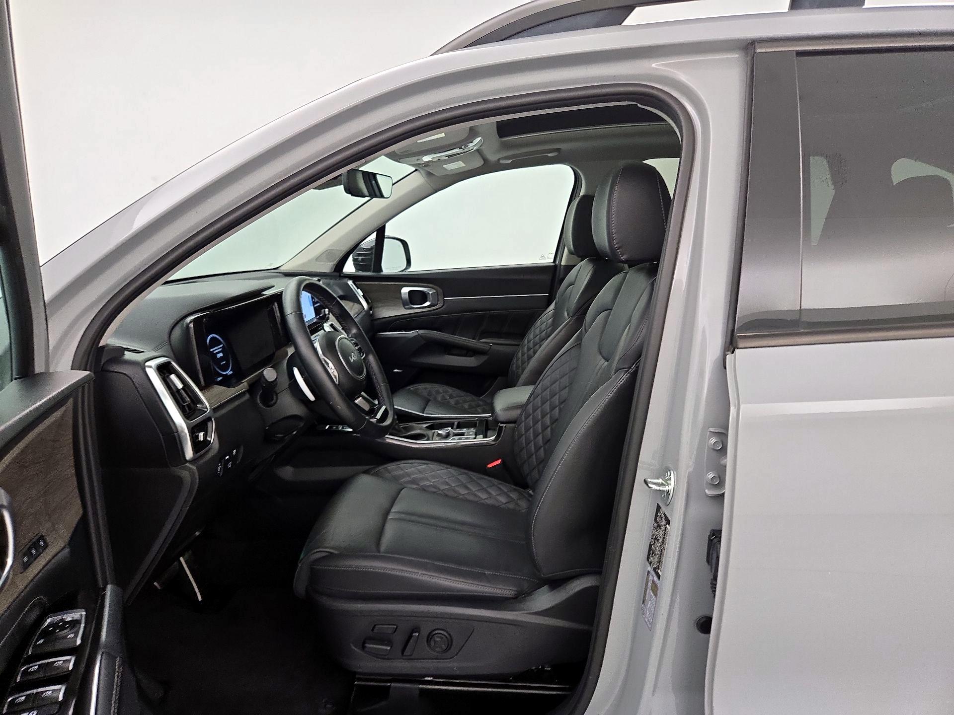 Thumbnail: 2023 Kia Sorento - 11