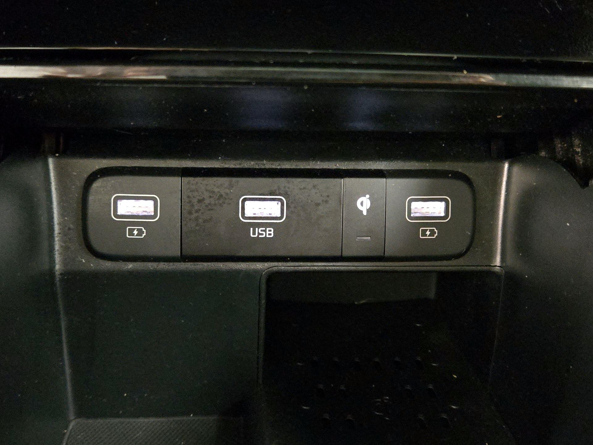 Thumbnail: 2023 Kia Sorento - 19