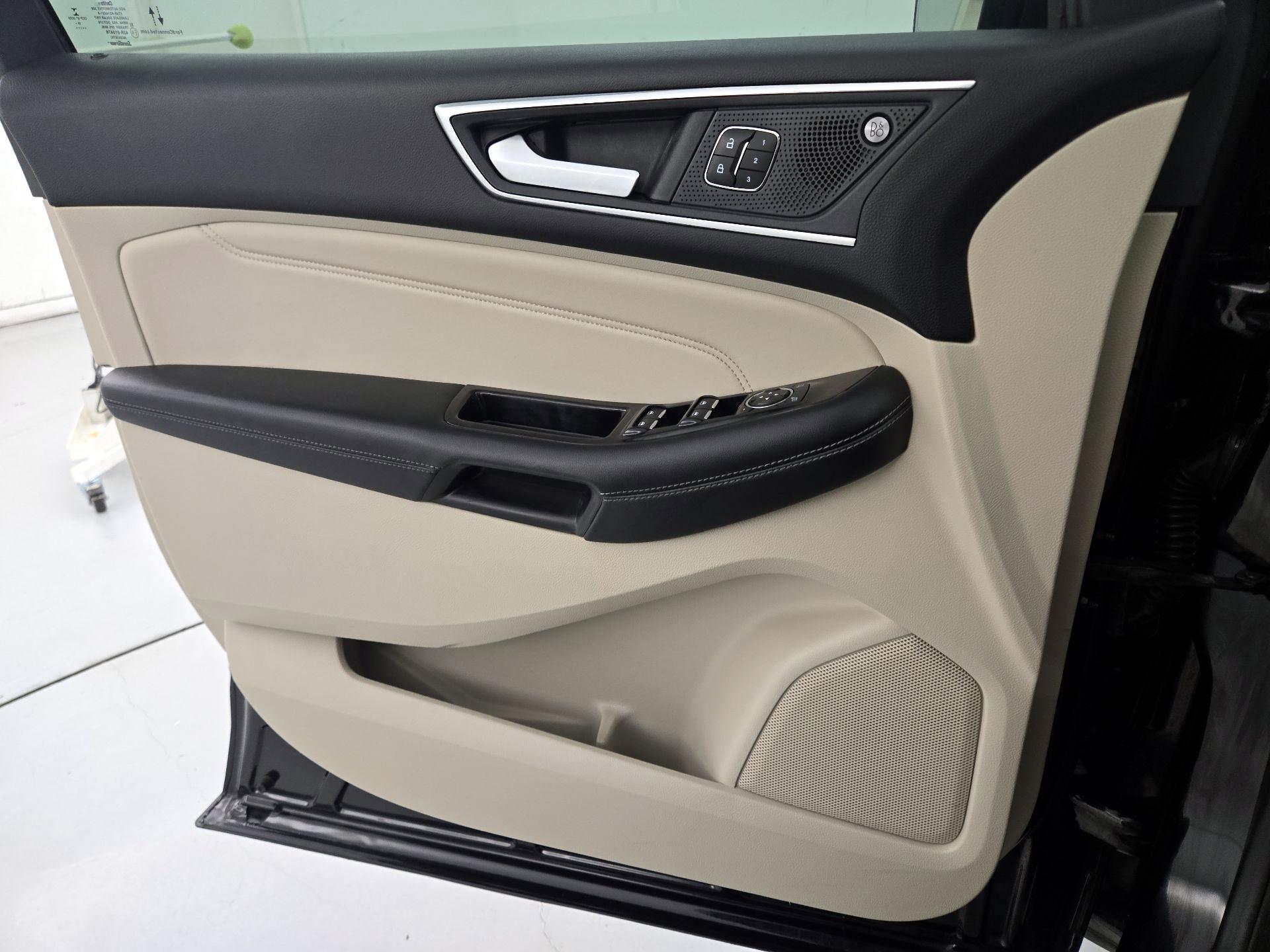 Thumbnail: 2020 Ford Edge - 12