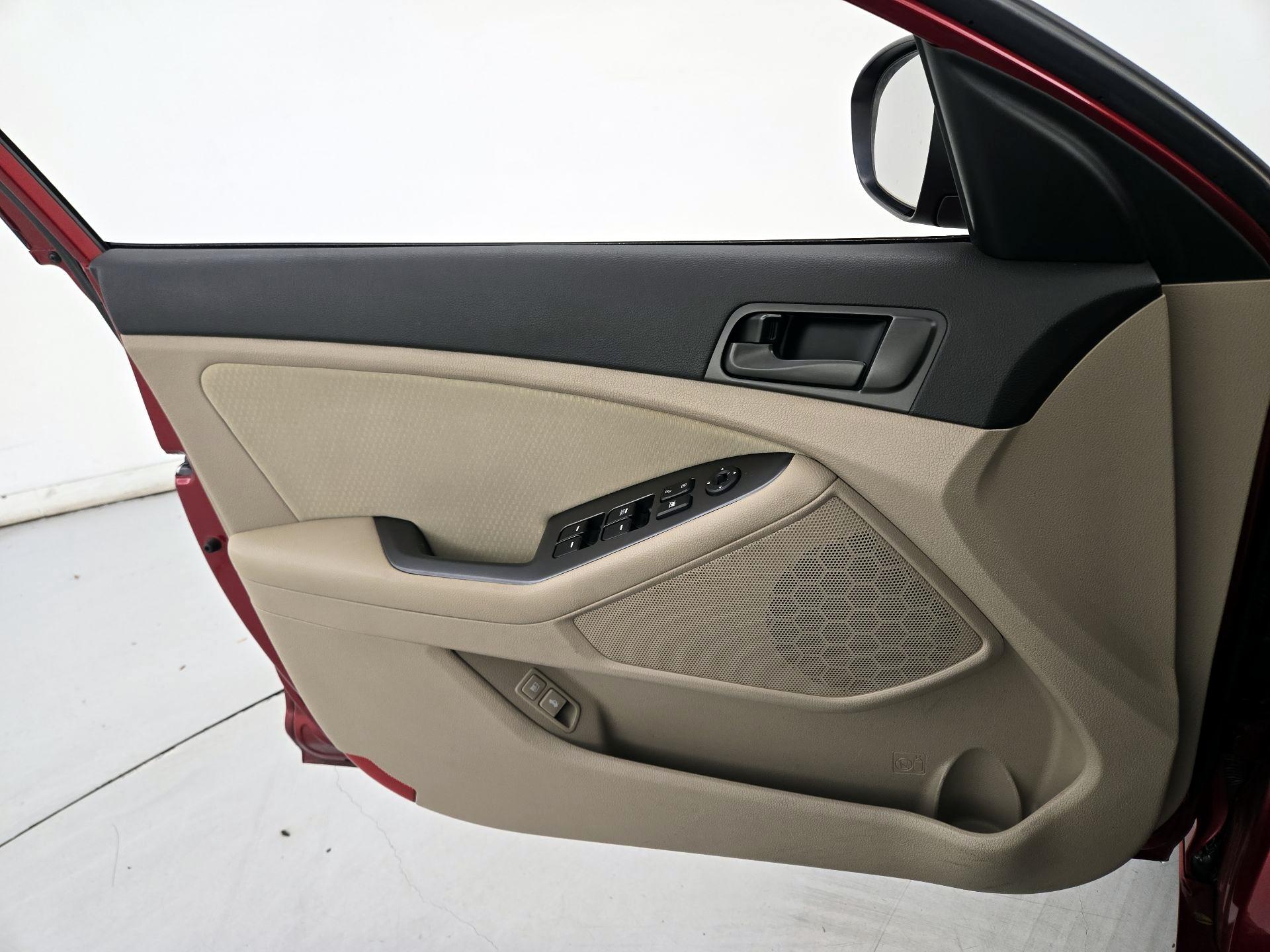 Thumbnail: 2015 Kia Optima - 12