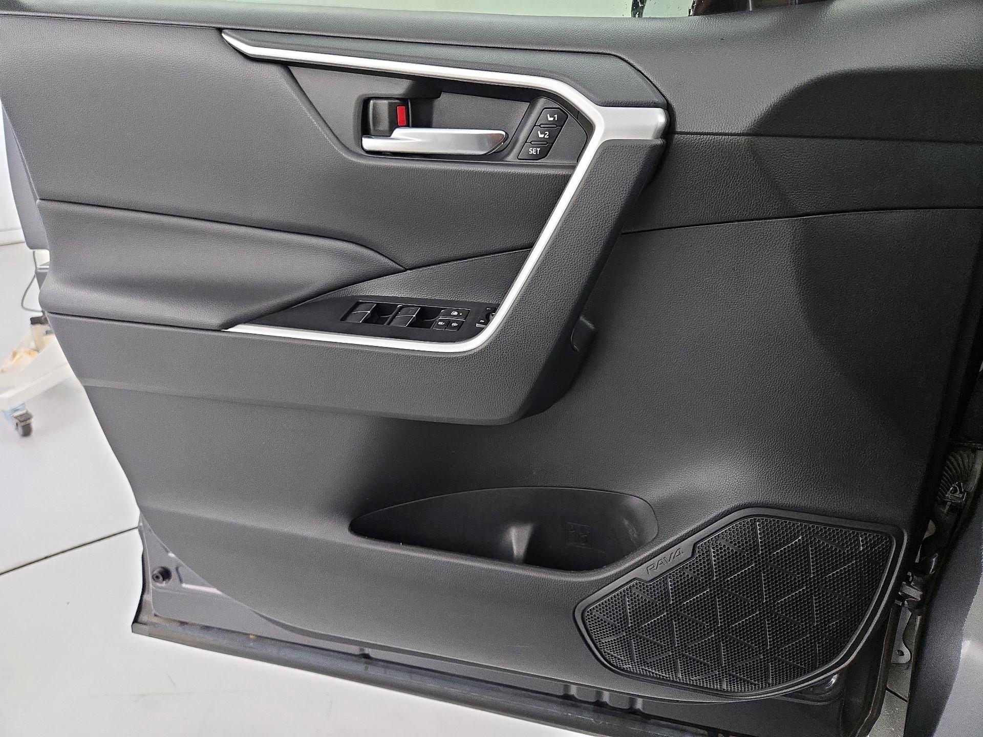 Thumbnail: 2021 Toyota RAV4 - 12