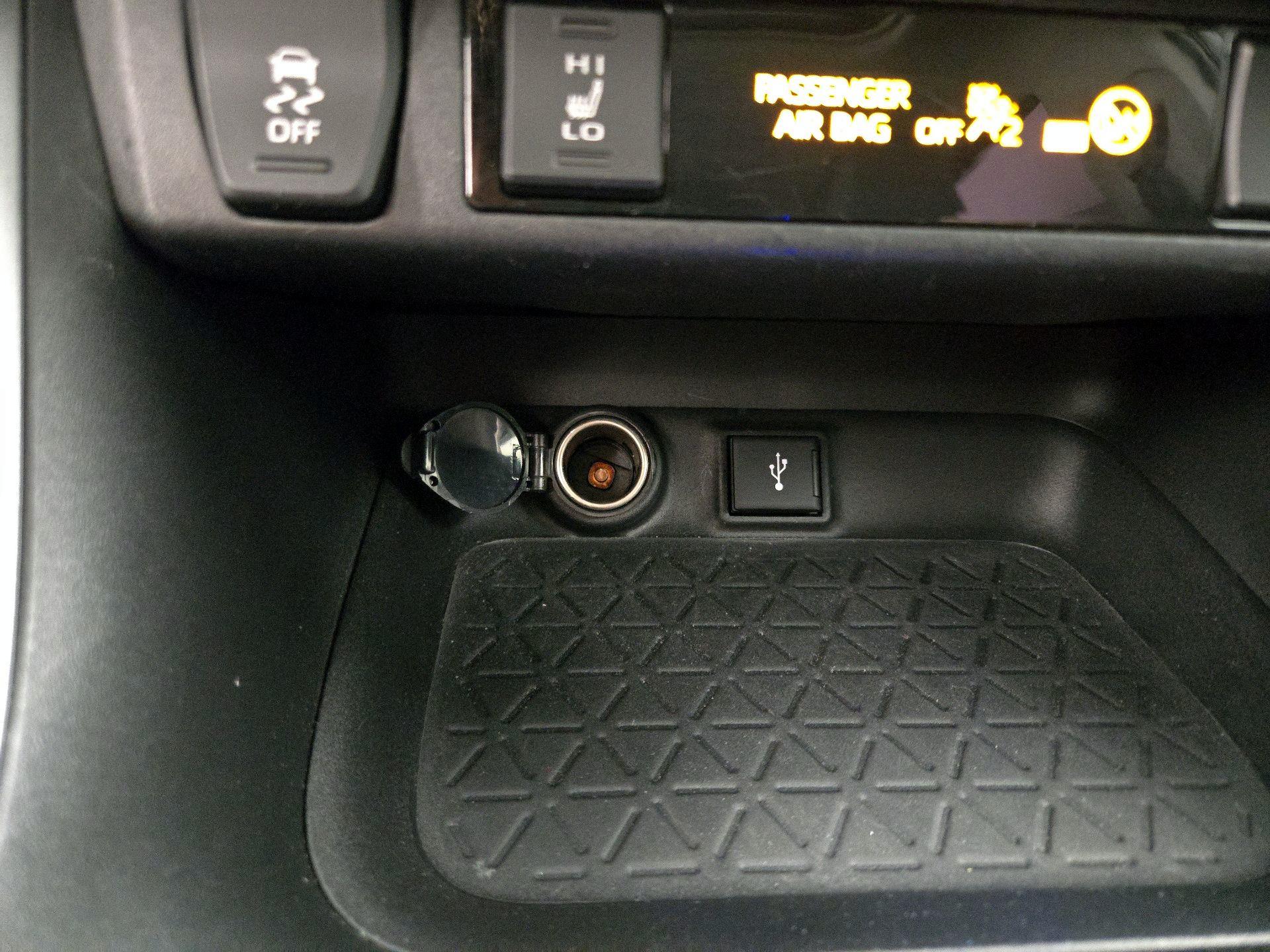 Thumbnail: 2021 Toyota RAV4 - 18