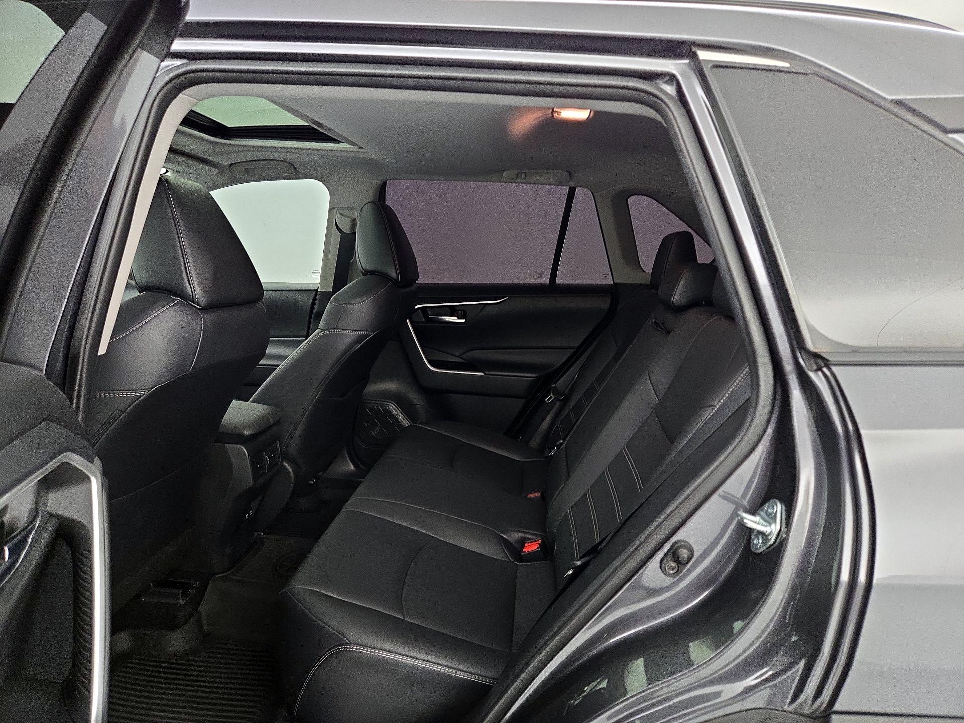 Thumbnail: 2021 Toyota RAV4 - 20