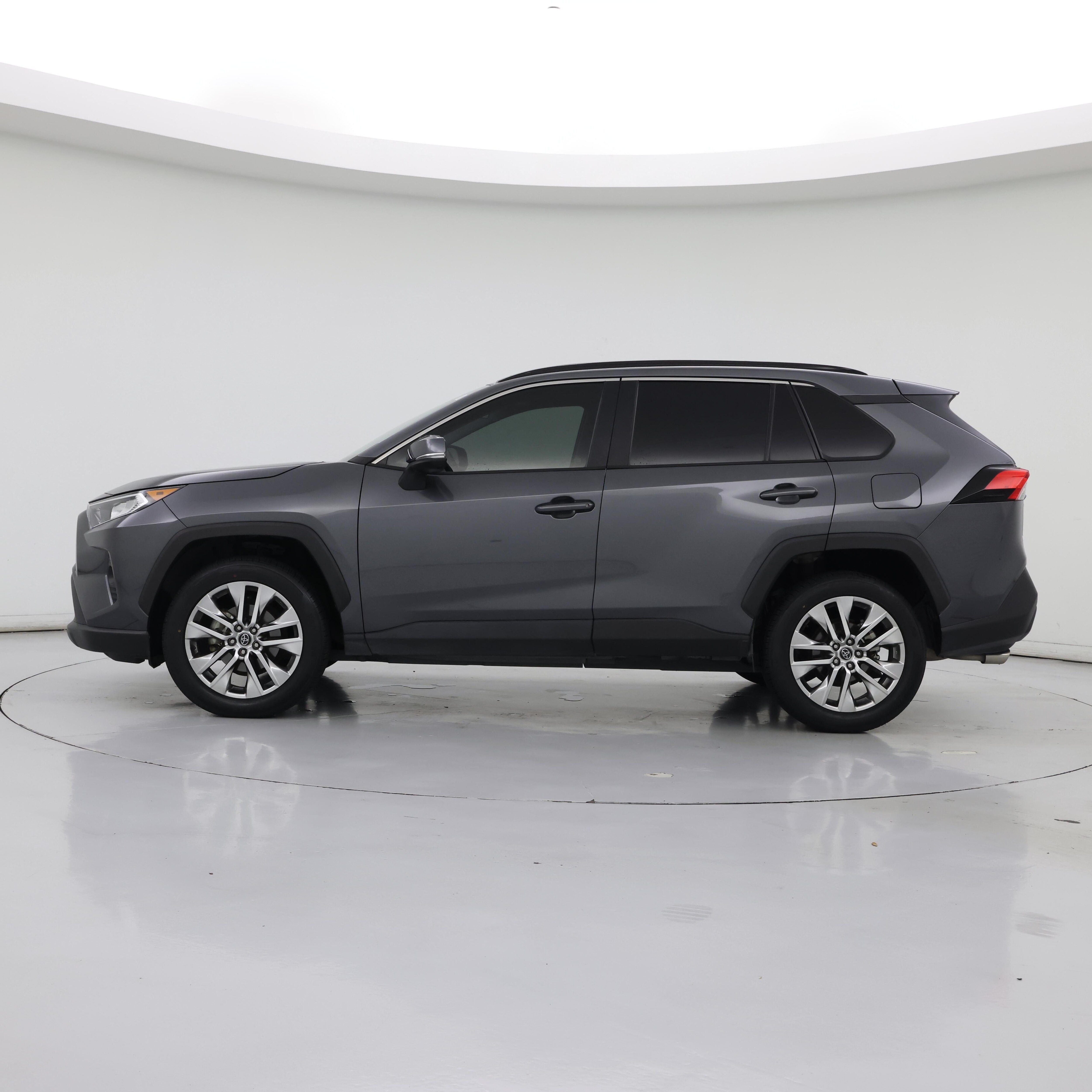 Thumbnail: 2021 Toyota RAV4 - 3