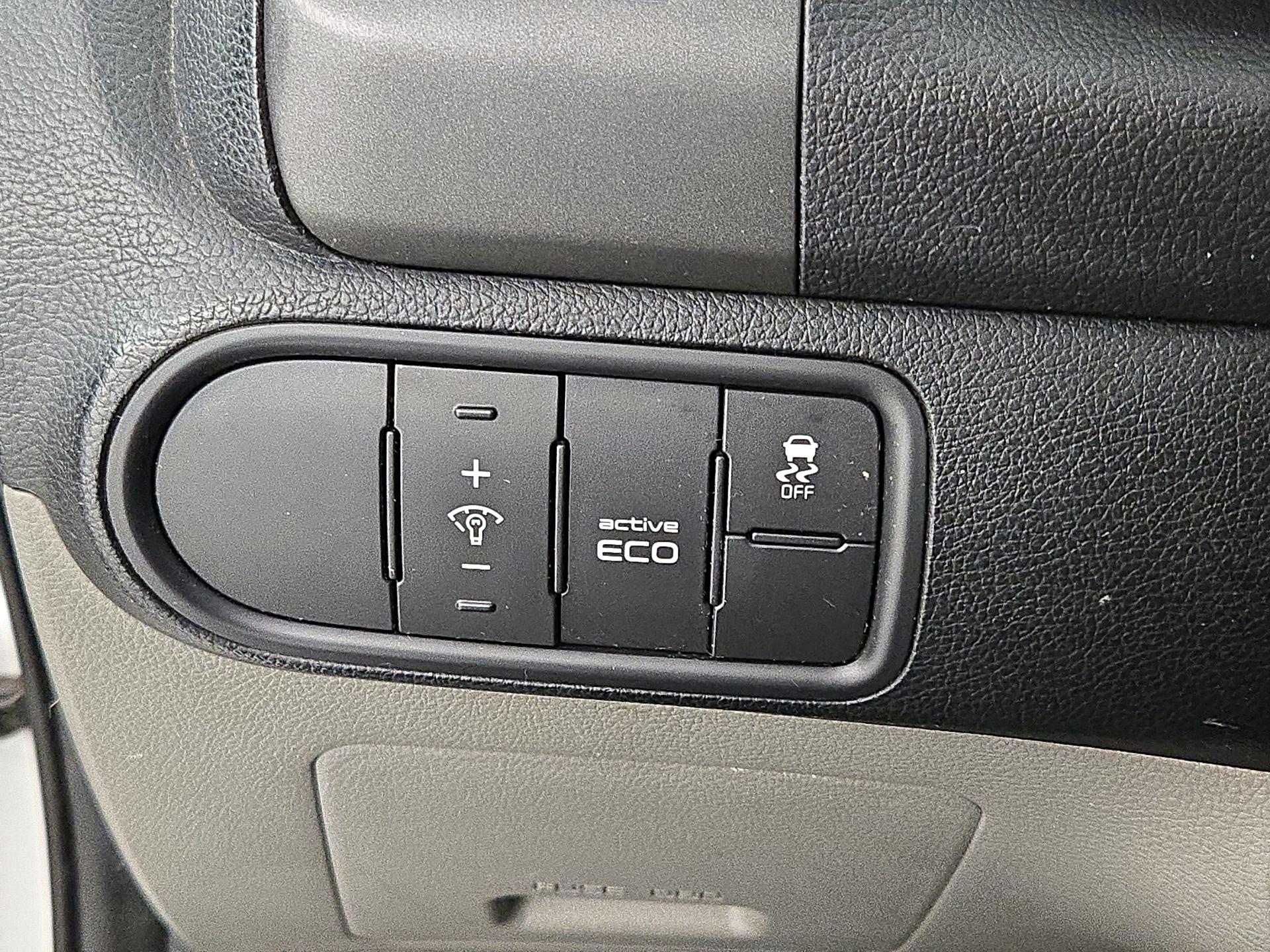 Thumbnail: 2016 Kia Forte - 13