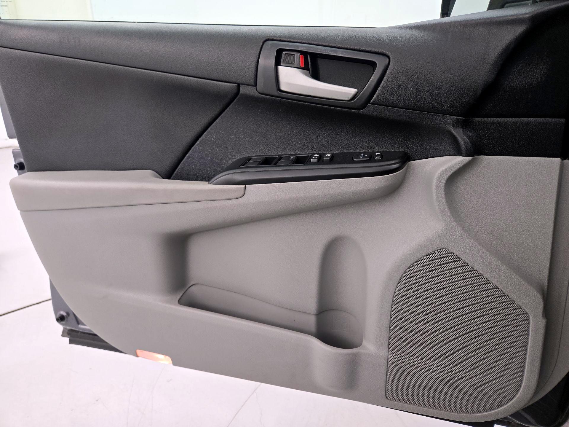 Thumbnail: 2014 Toyota Camry - 12