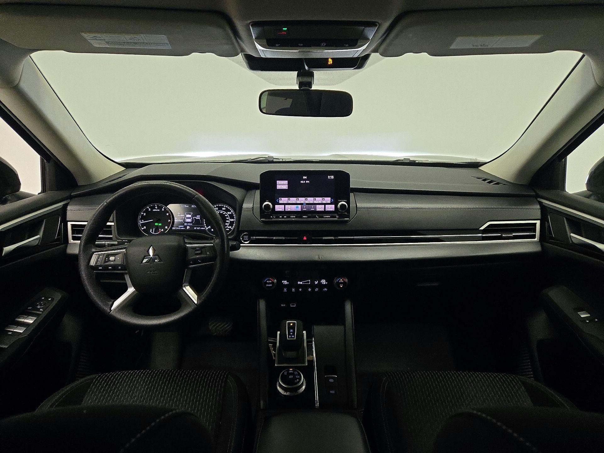 Thumbnail: 2022 Mitsubishi Outlander - 9